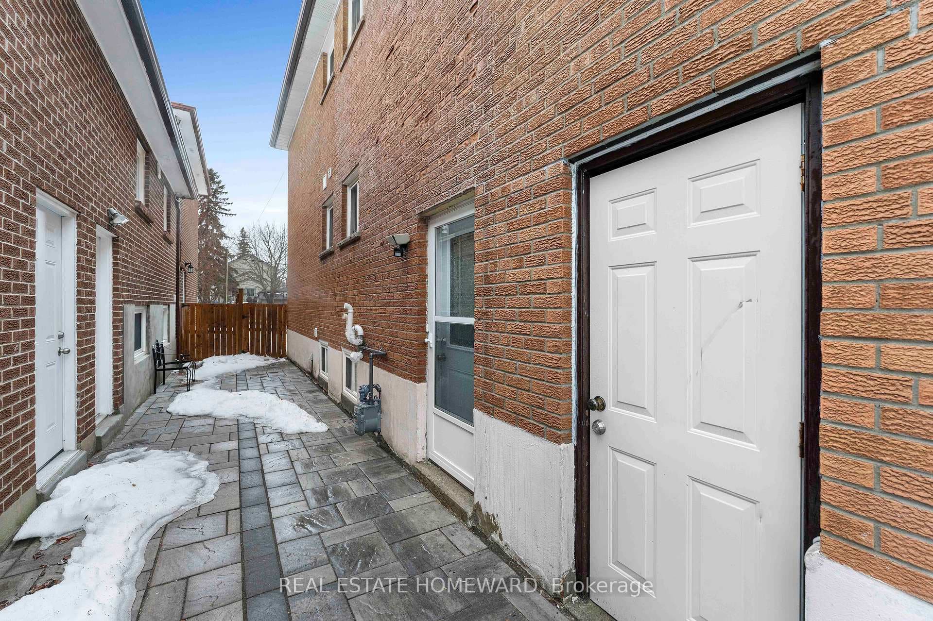 15A Davidson Avenue photo 33