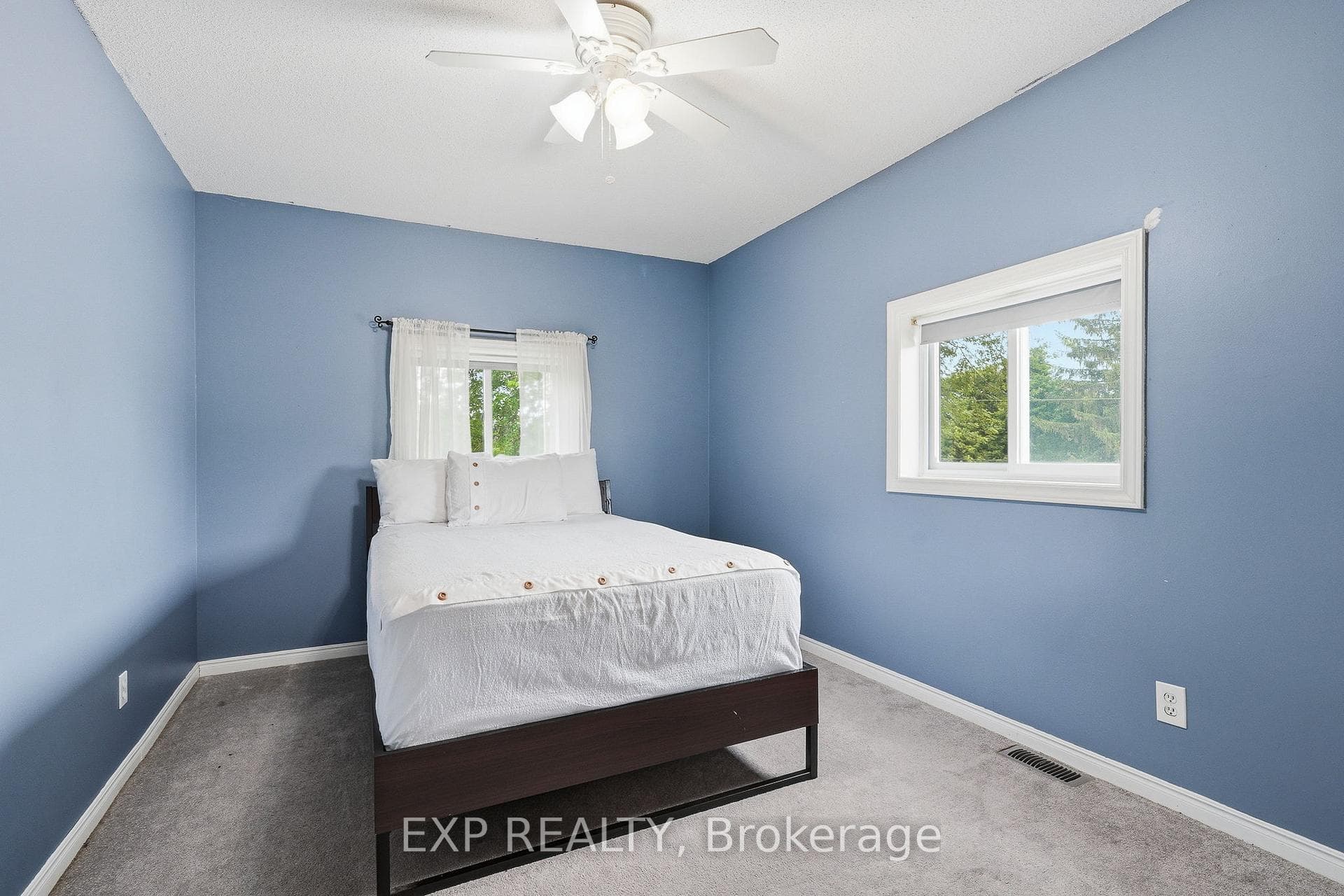810 CARON Street photo 25