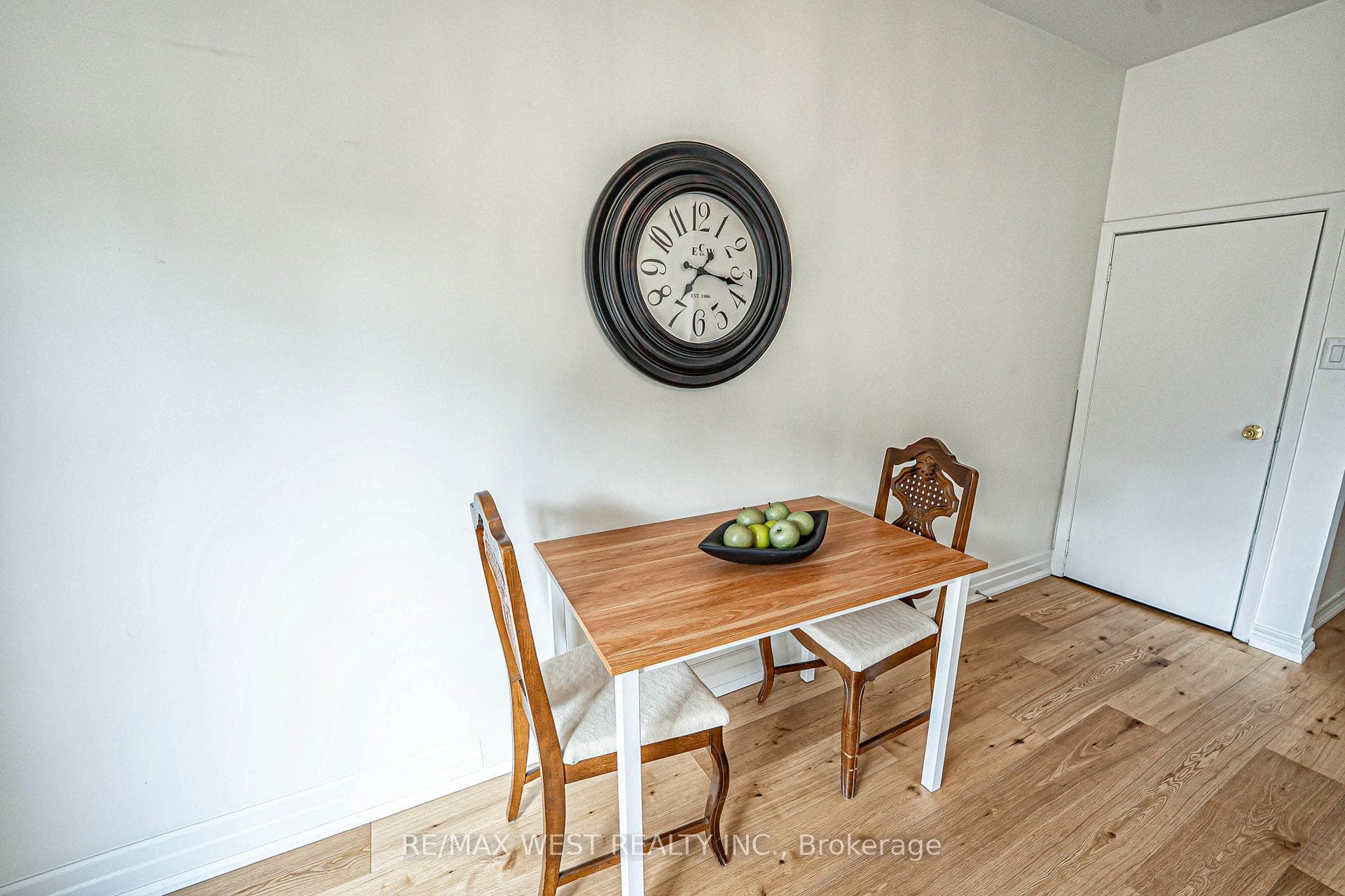 1166 Dufferin Street photo 16