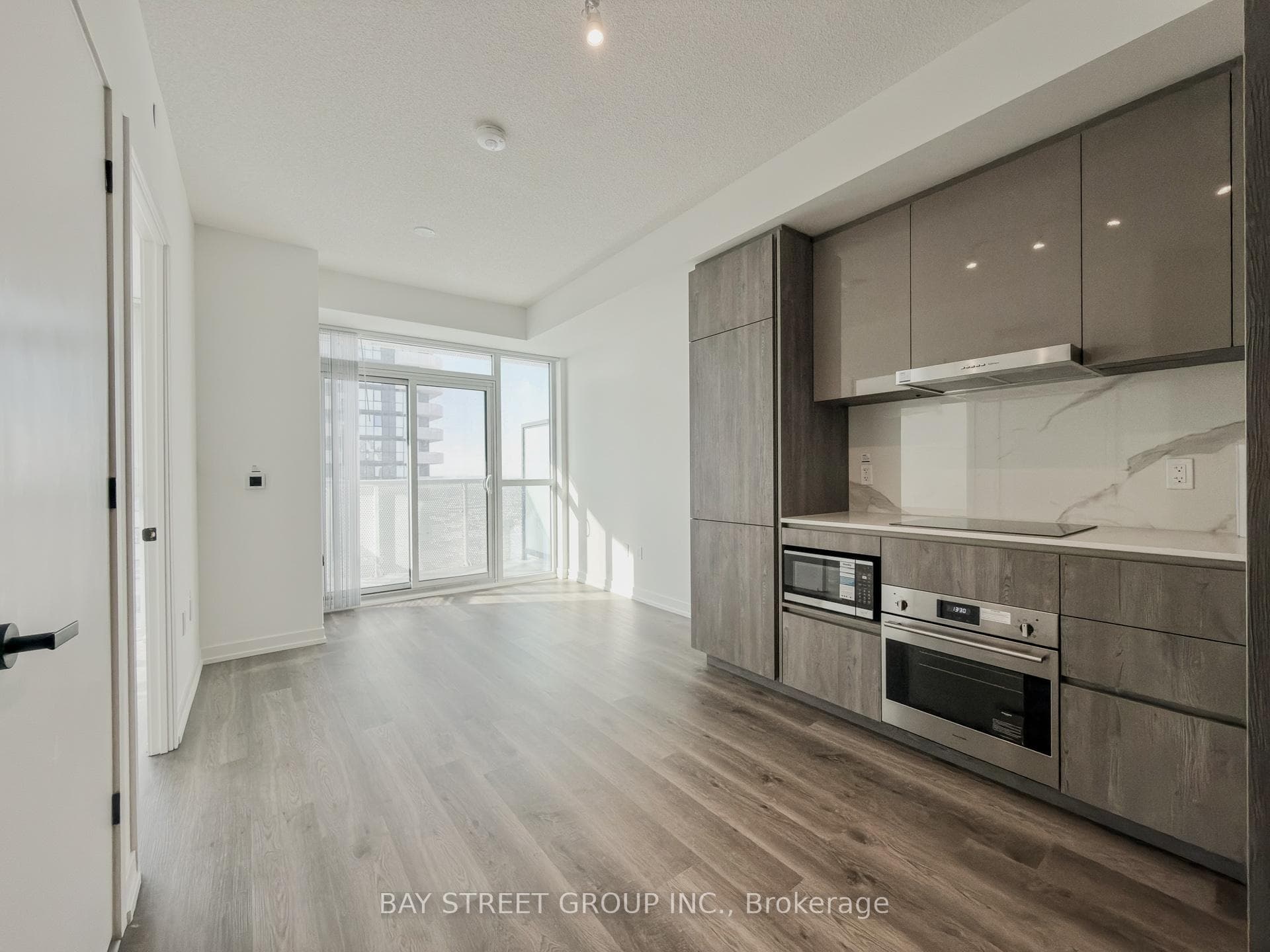 8 Interchange Way Unit 5015 photo 9