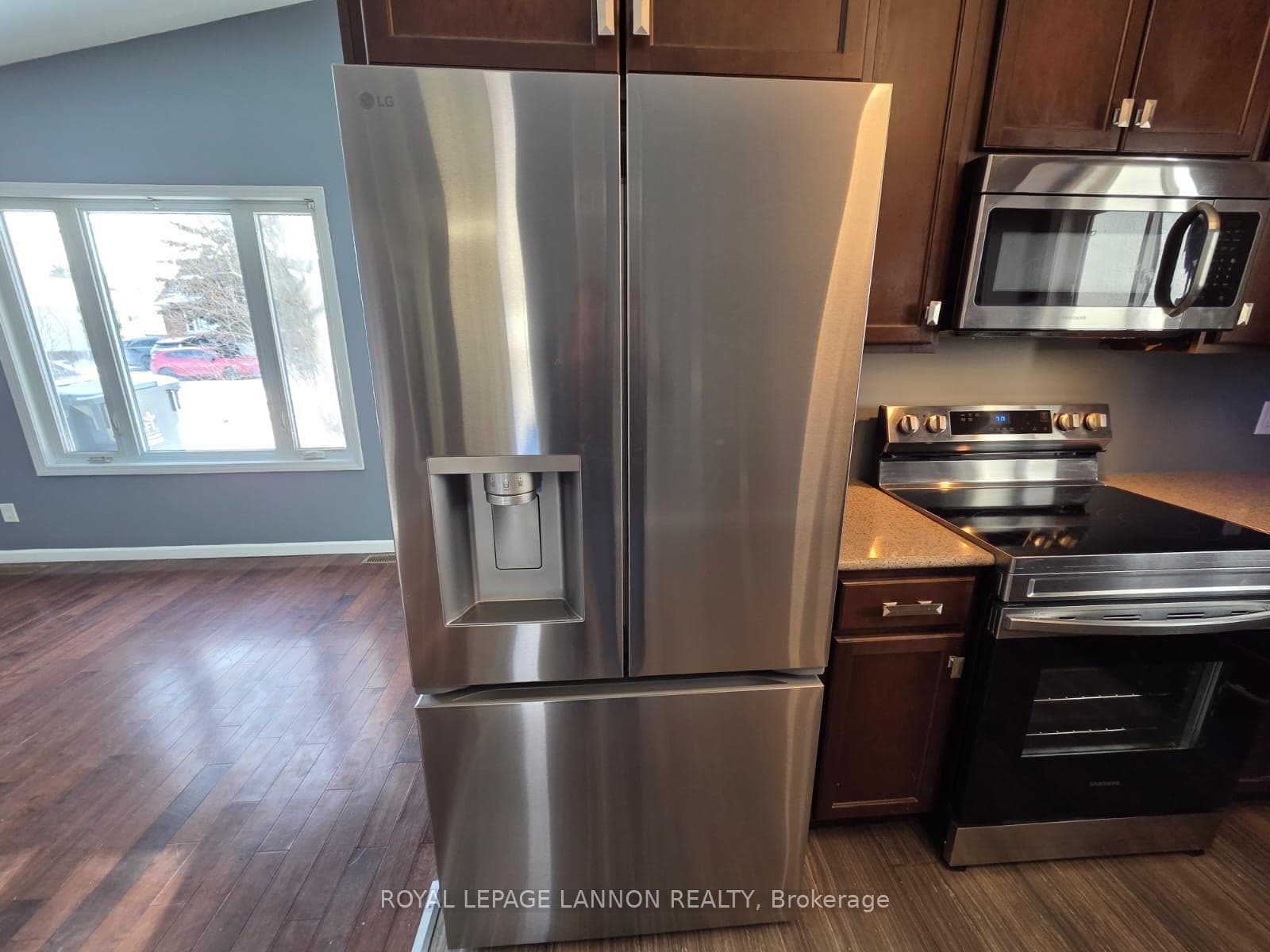 321 Amelia Street photo 14