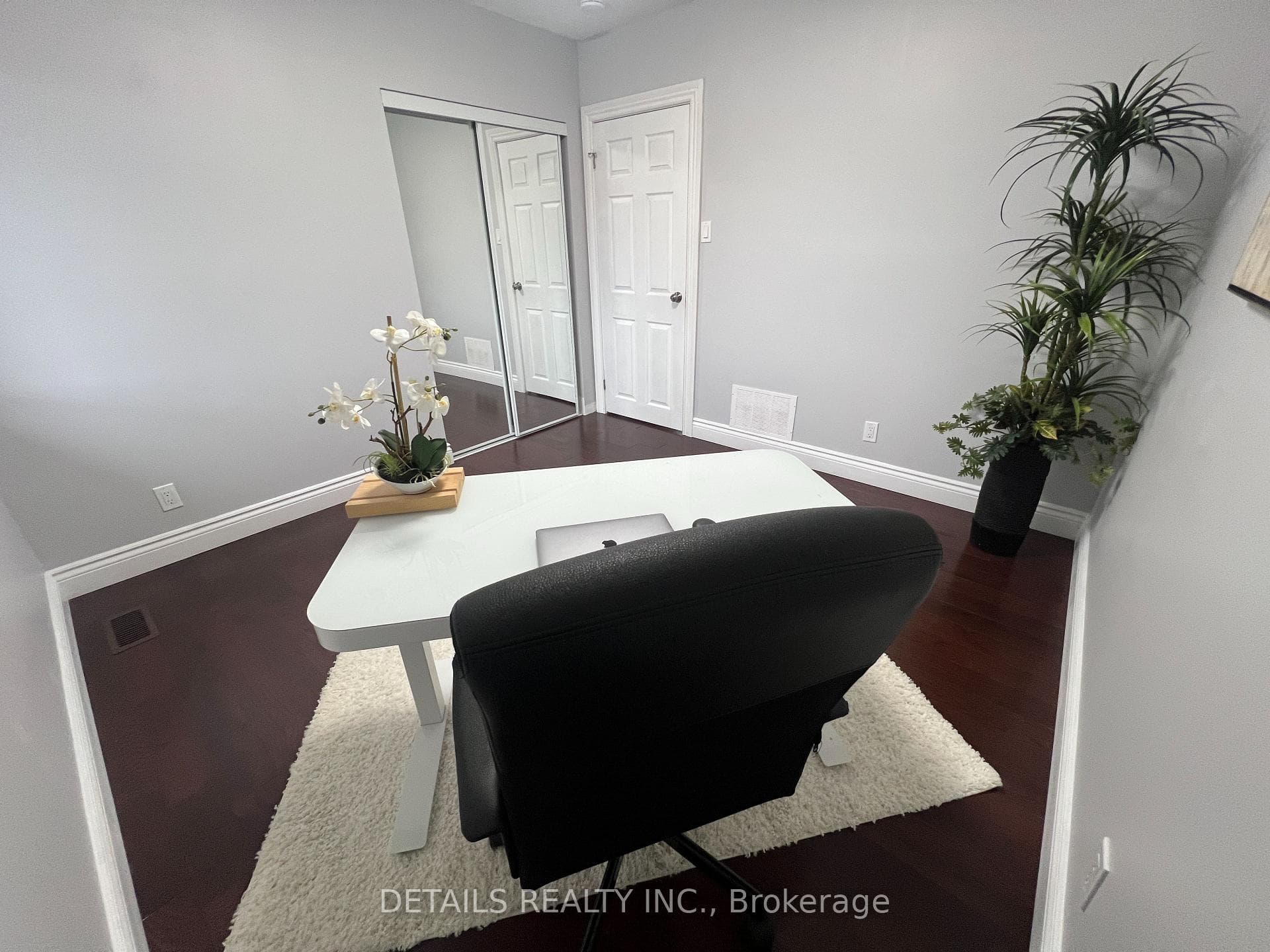 7 Kerry Crescent photo 24