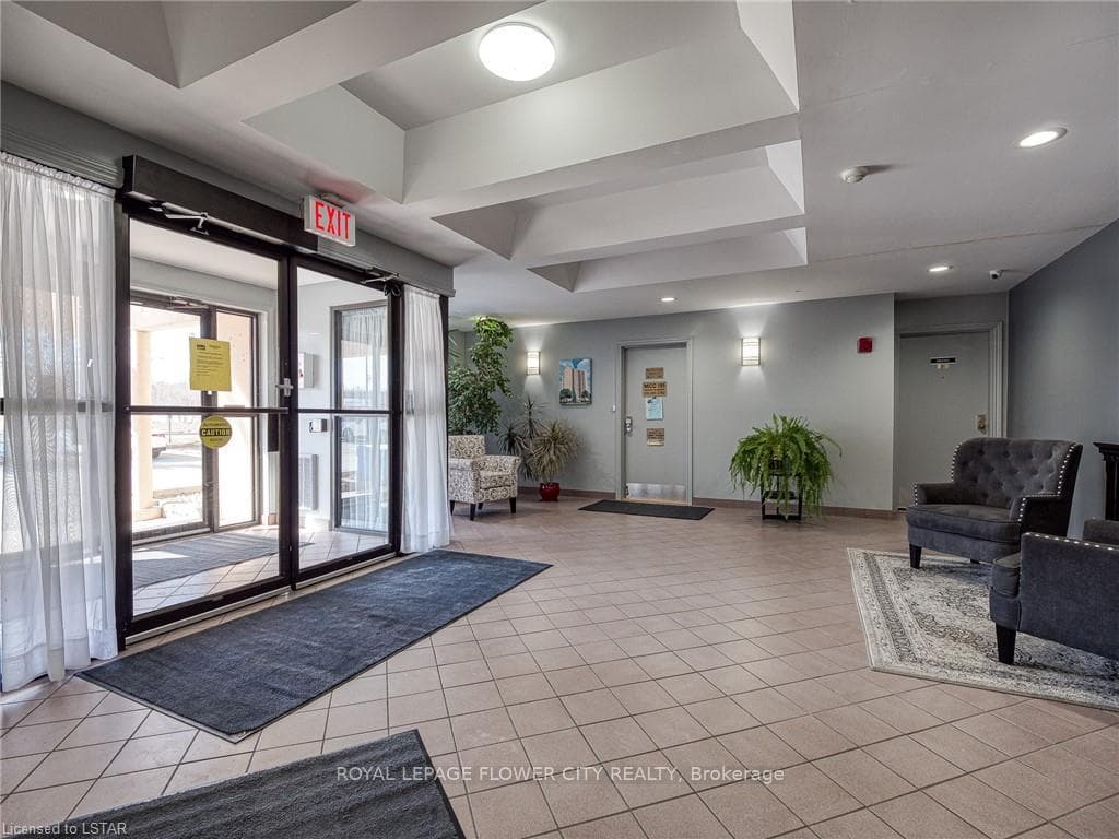 860 Commissioners Road Unit 707 photo 17