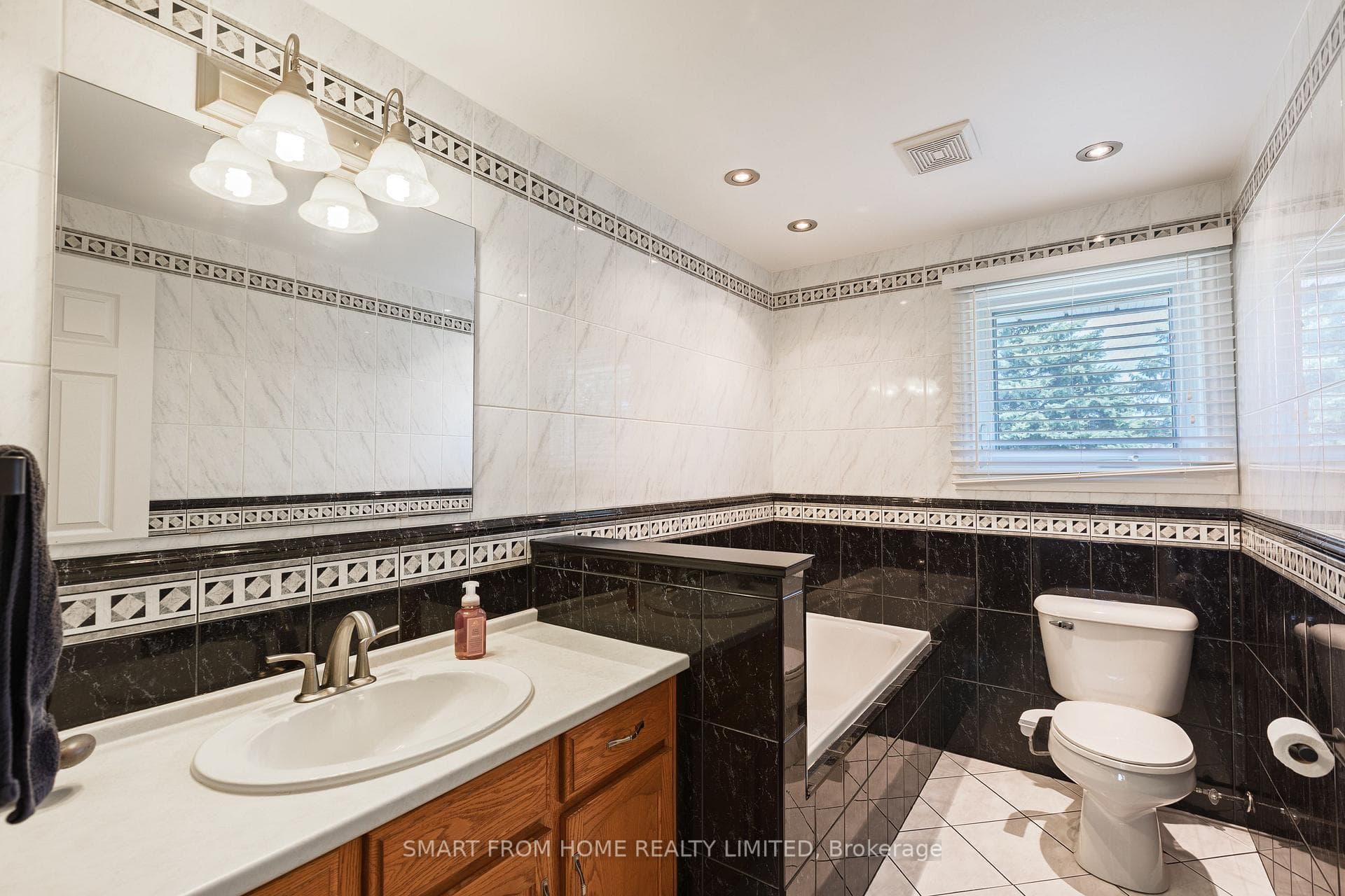 1445 Mannheim Road photo 28