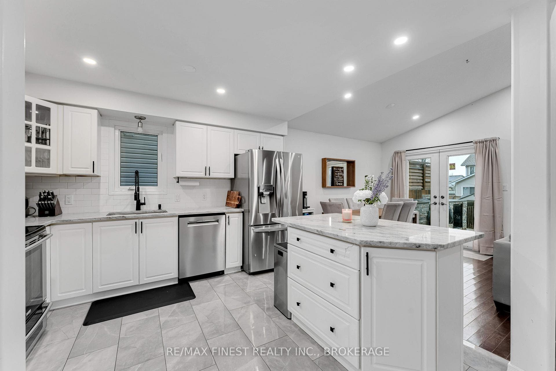 422 Laura Avenue photo 9