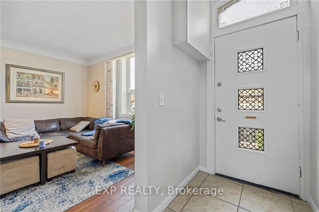236 WELLINGTON Street photo 10