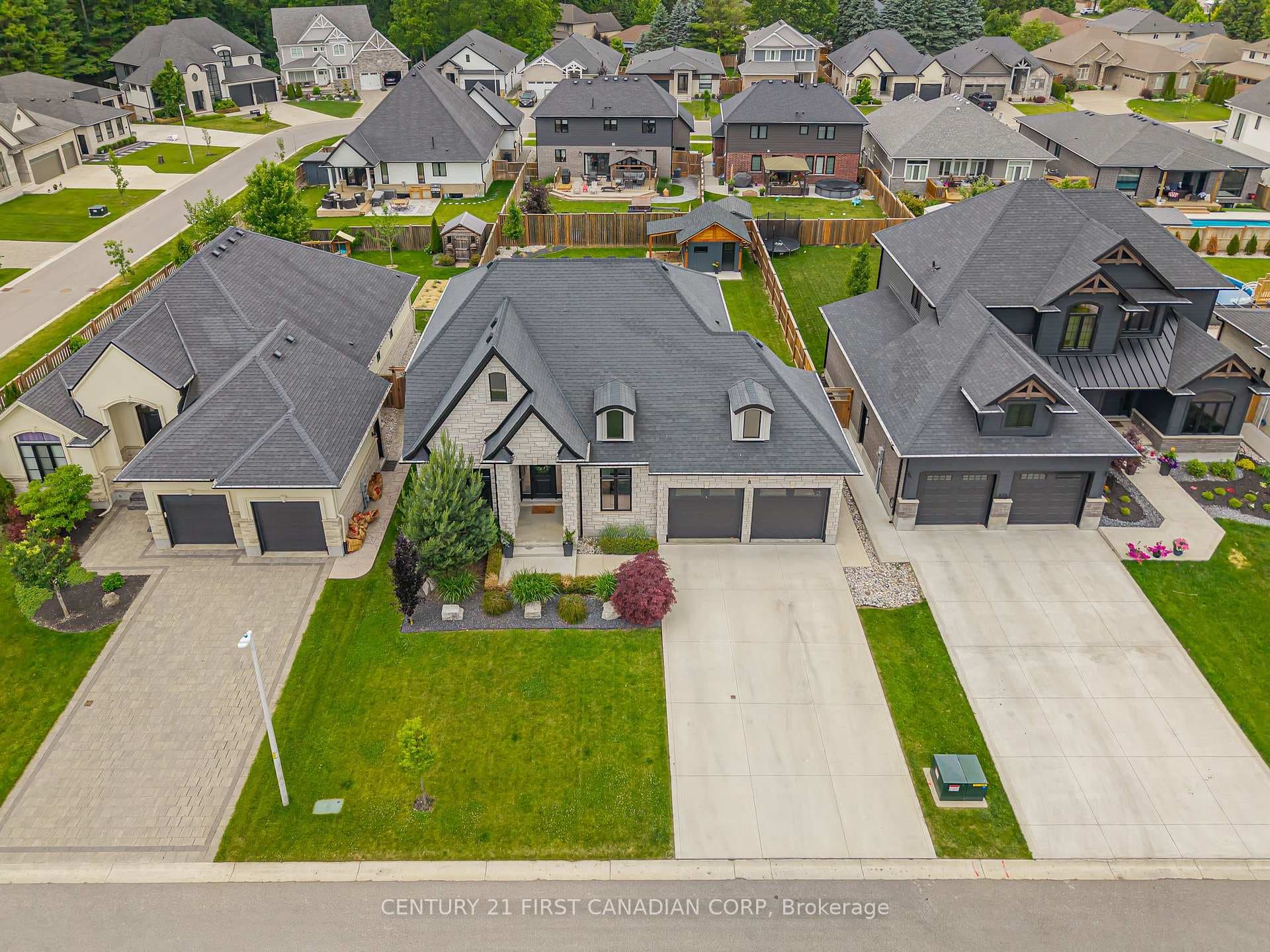 8 Oscar Davis Court photo 3