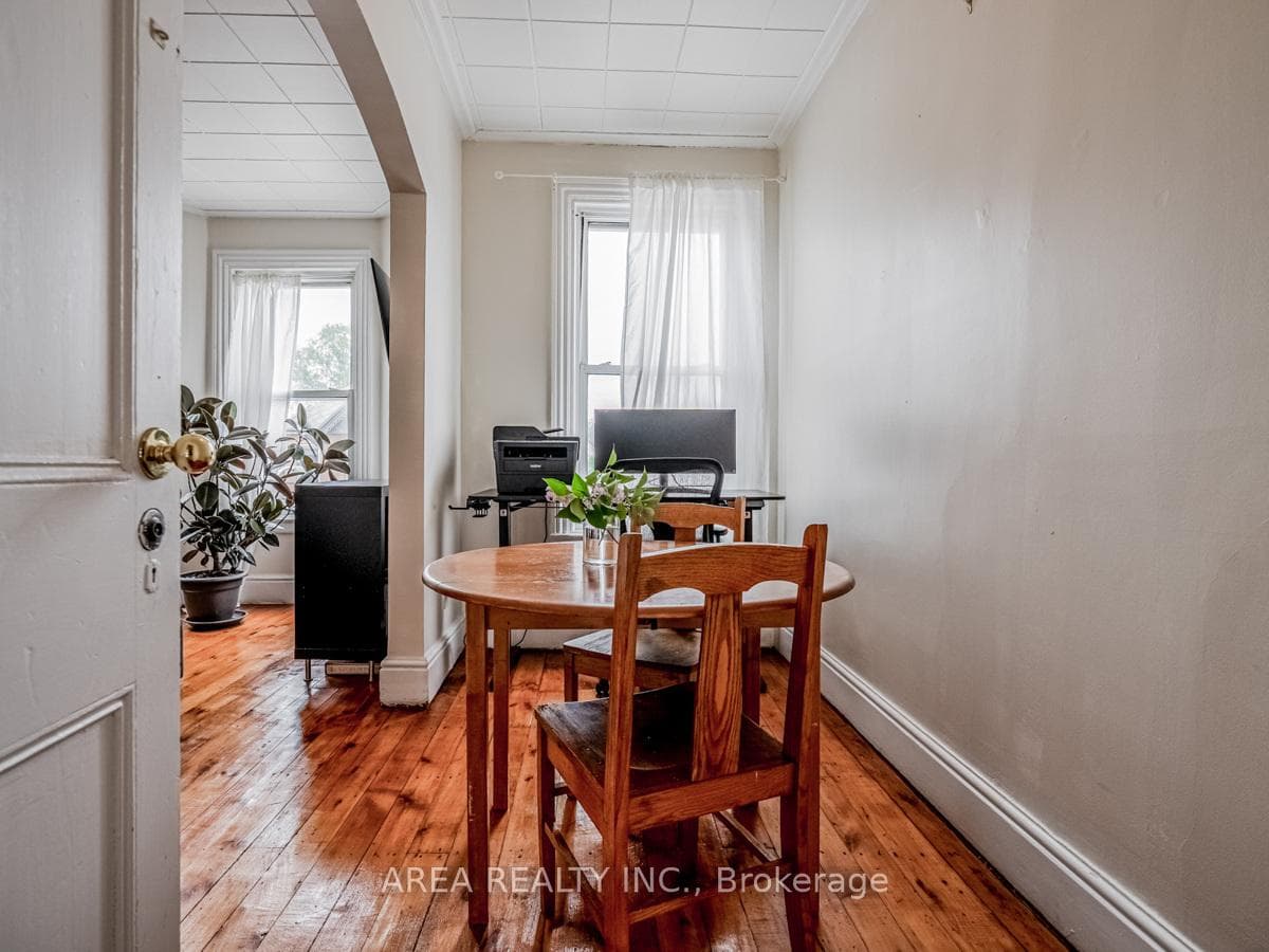 71 Oak Avenue photo 18