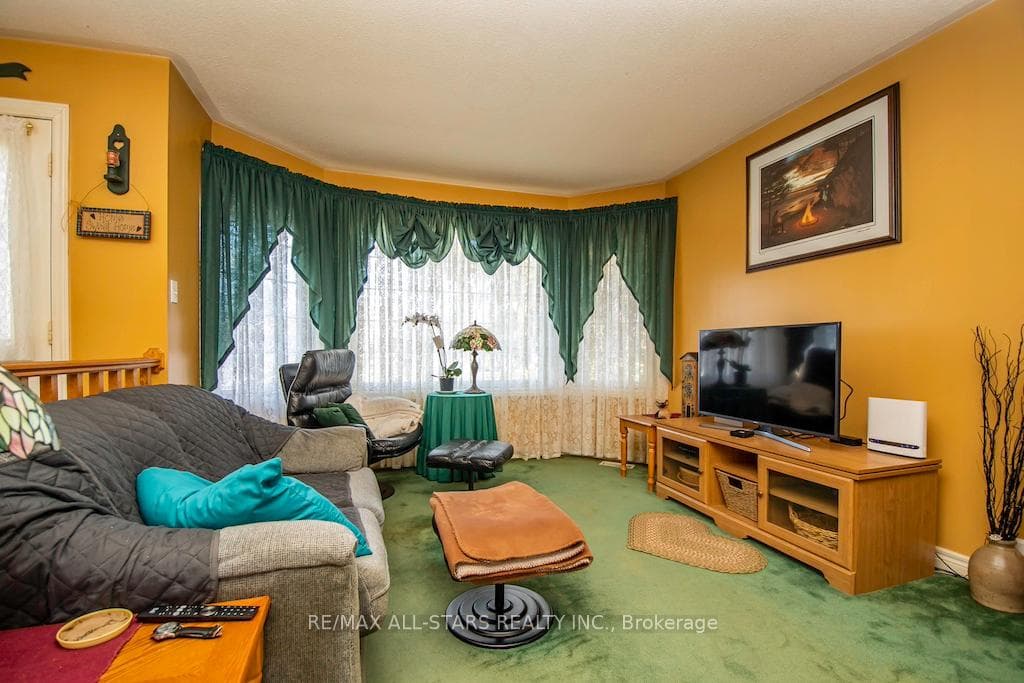8 Whitney Court photo 5