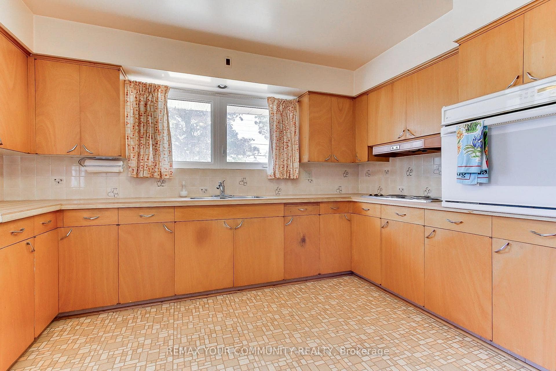 9947 Woodbine Avenue photo 17