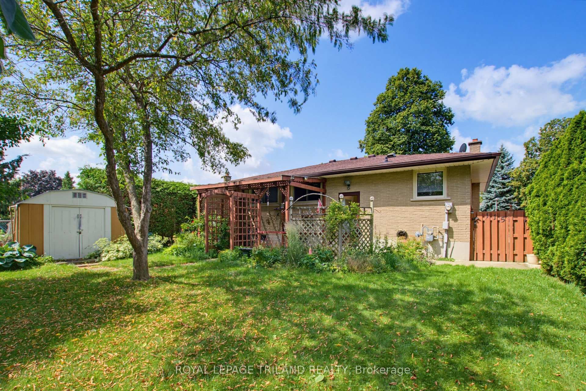 115 Champlain Crescent photo 29