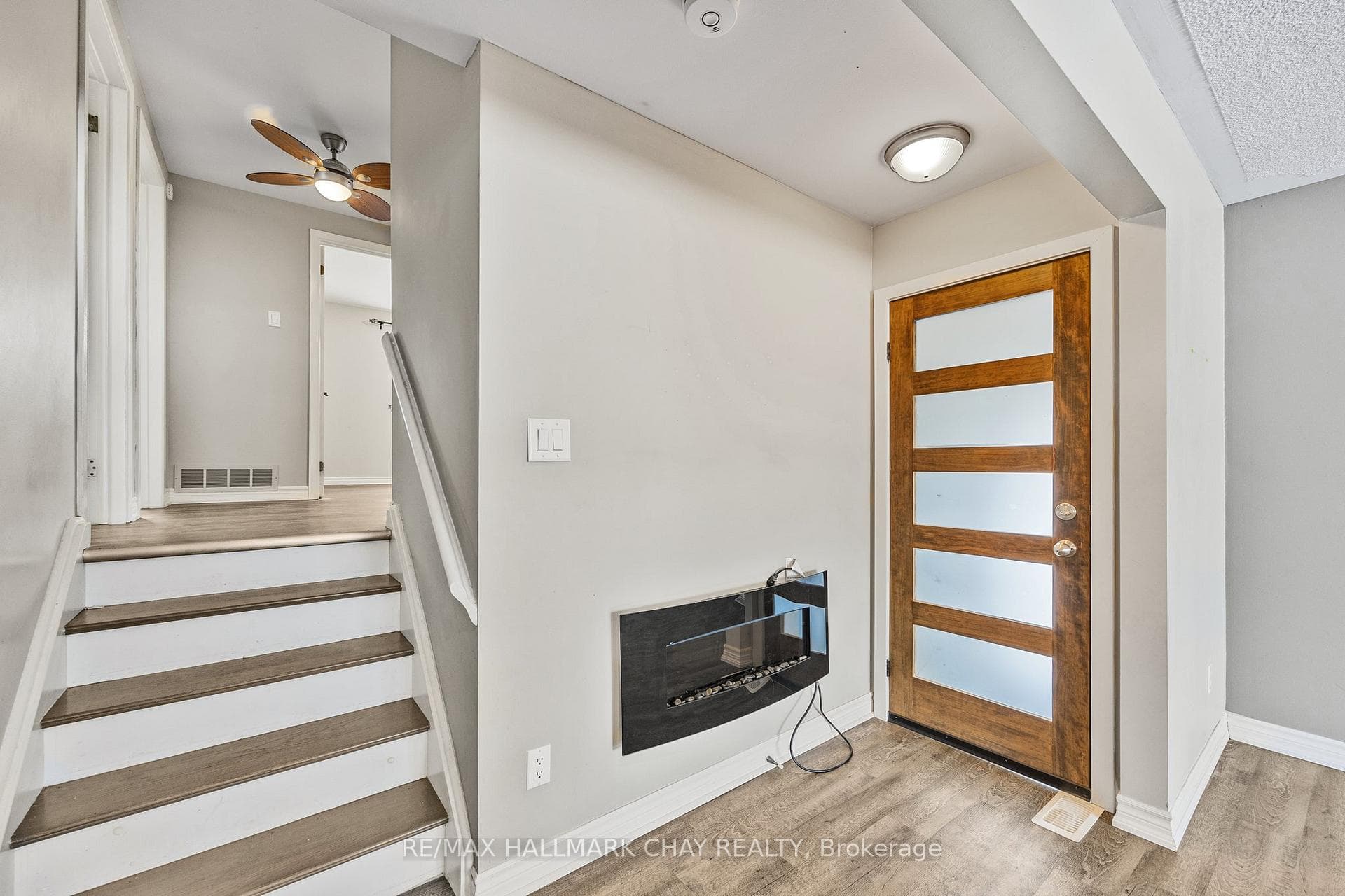 26 Roslyn Road Unit Upper photo 10