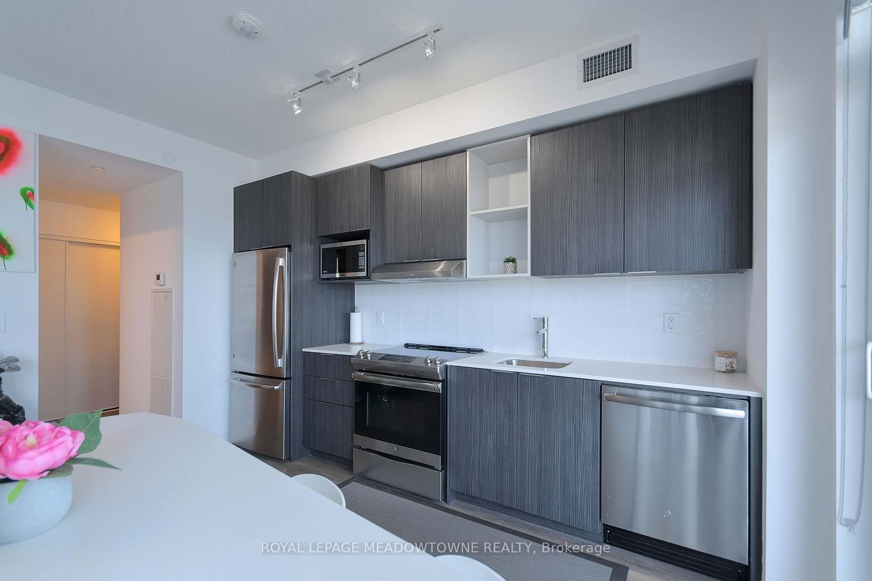 2520 Eglinton Avenue Unit 1205 photo 9