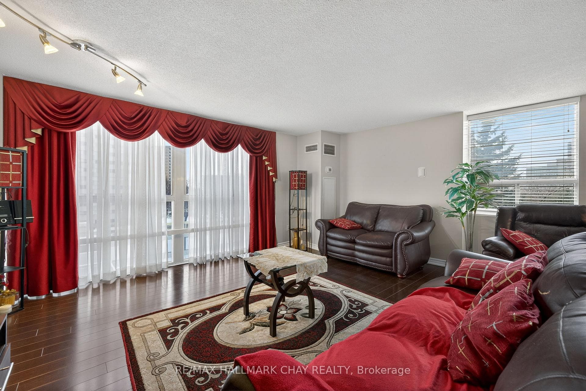 3650 Kaneff Crescent Unit 501 photo 21