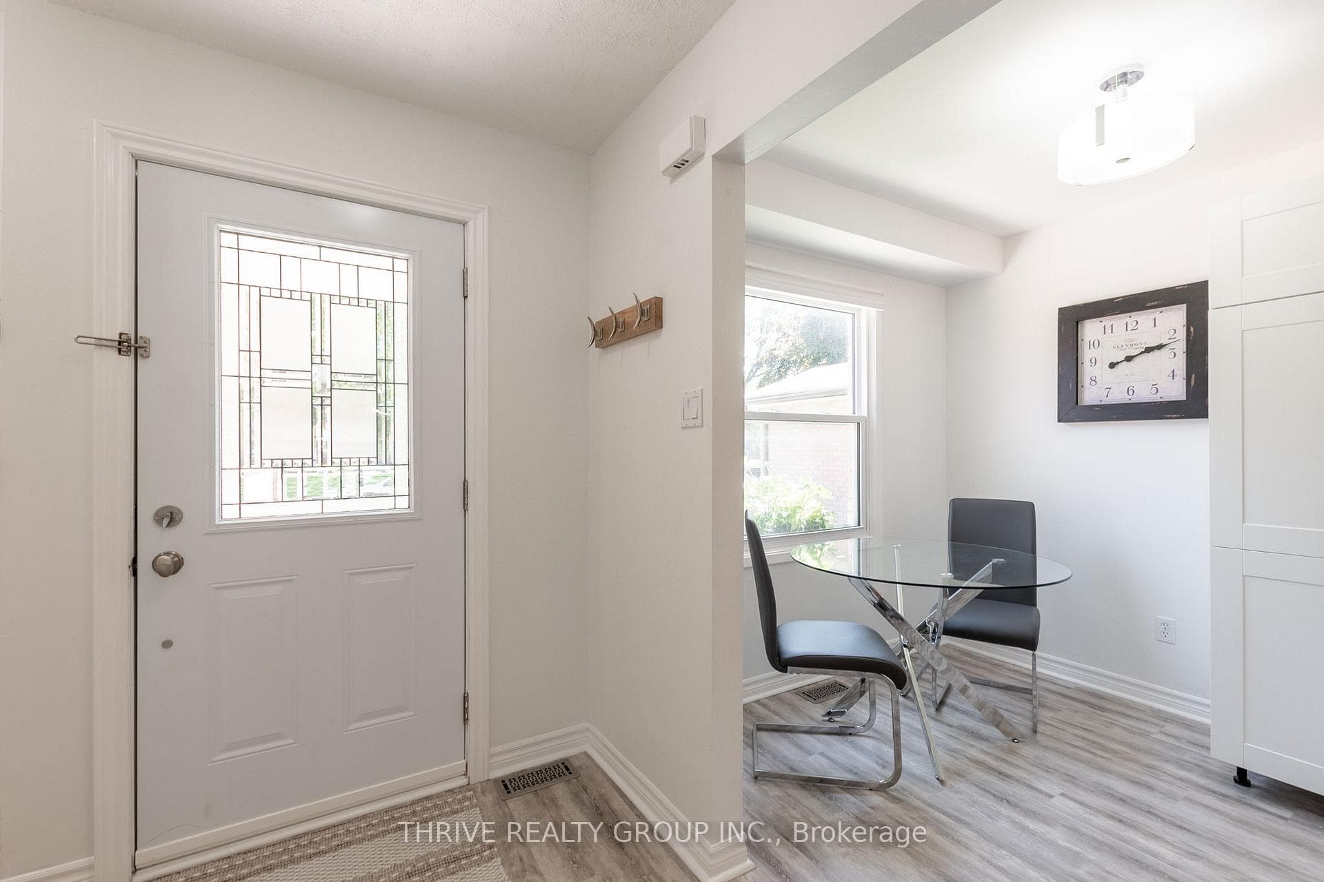 669 Ladybrook Crescent photo 3