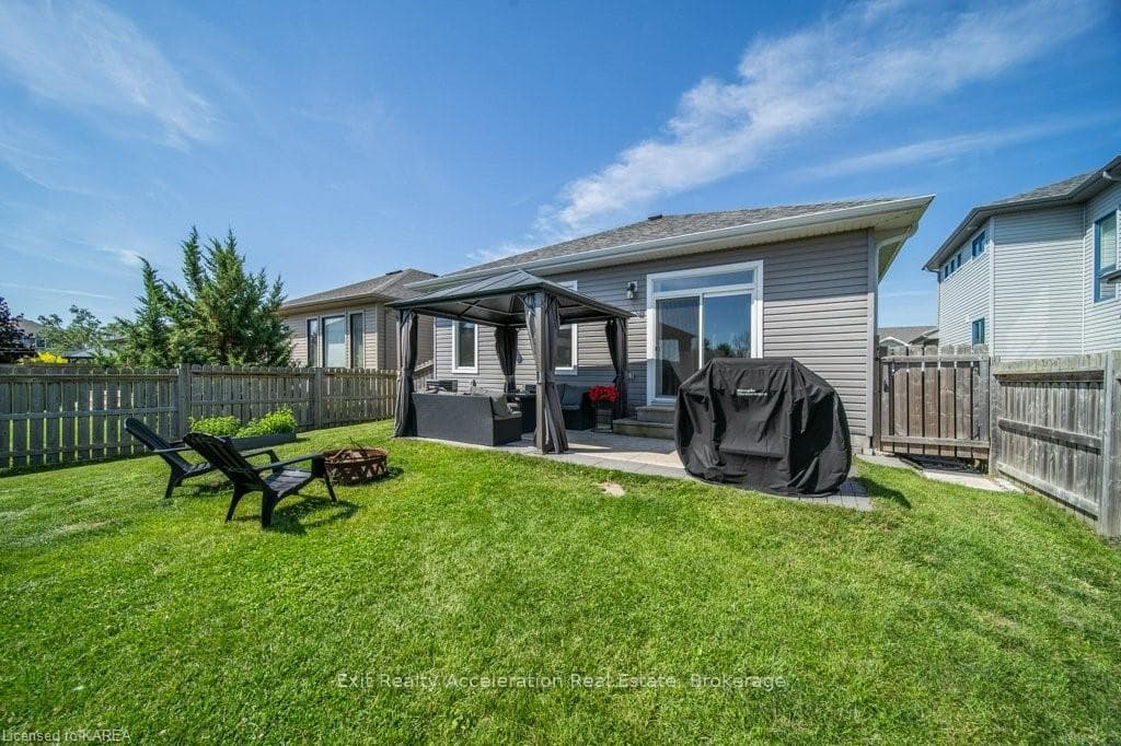 160 MCDONOUGH CRESCENT N/A photo 32