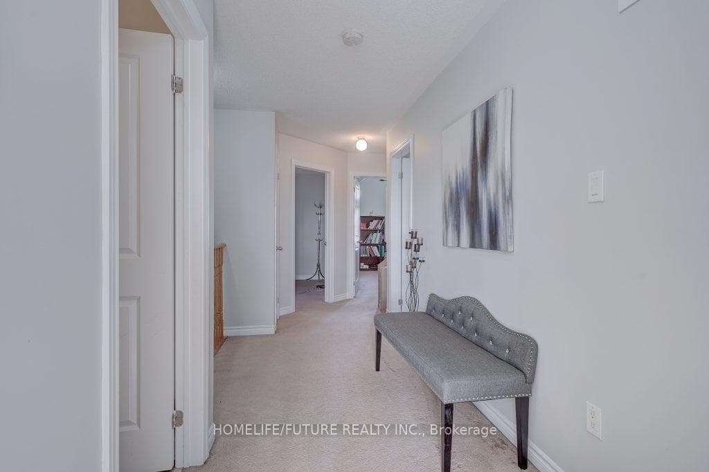27 Adanac Drive photo 3