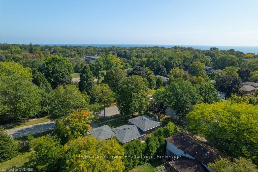 2069 THORNLEA Drive photo 4
