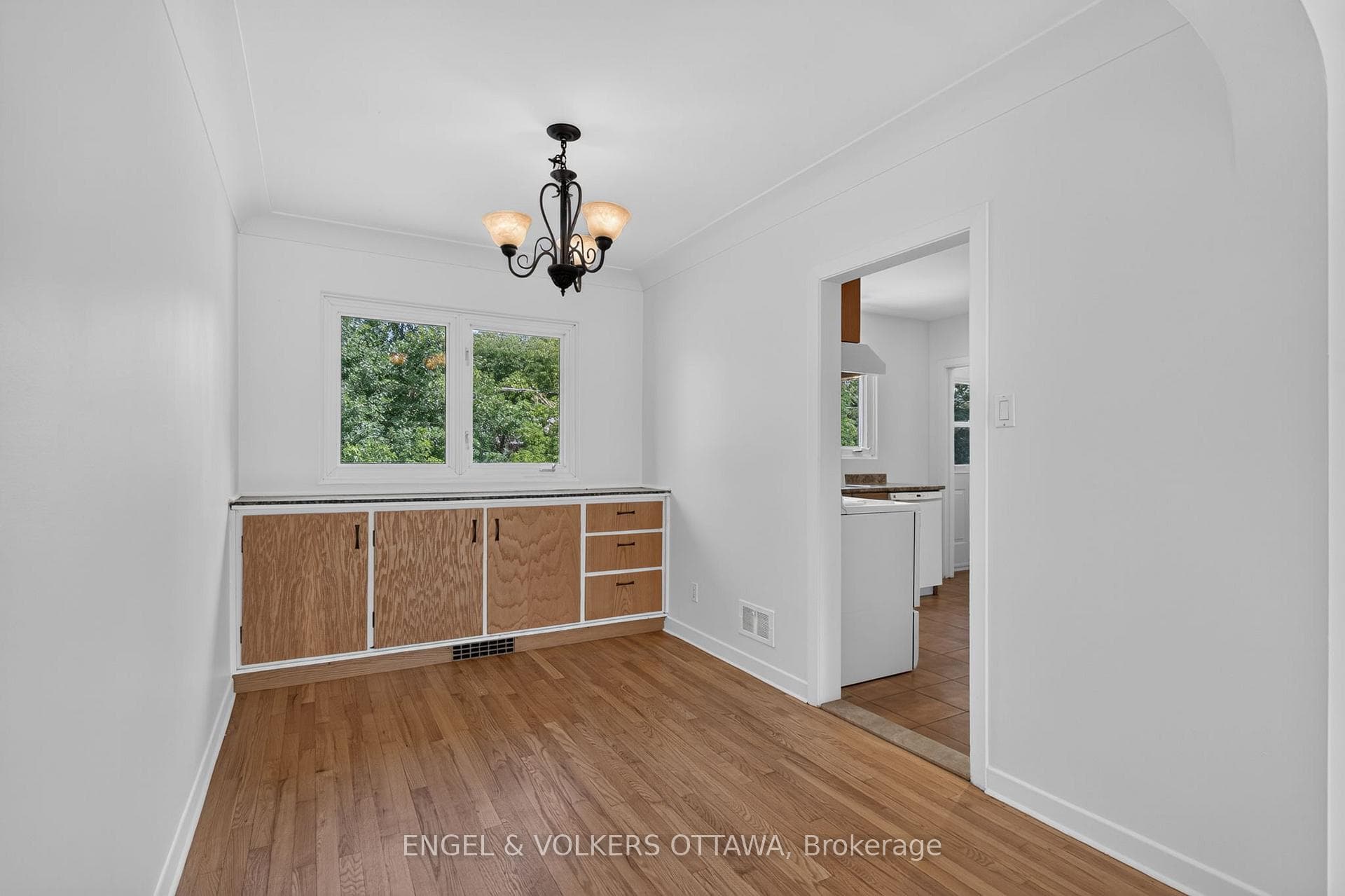 2439 Alta Vista Drive photo 9