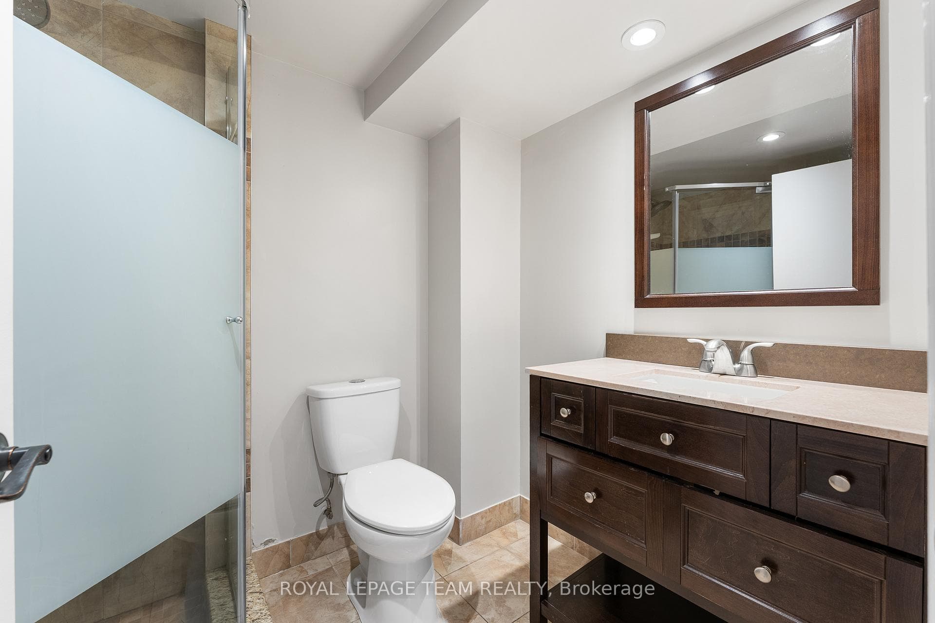 Convenient 3 pc Bathroom