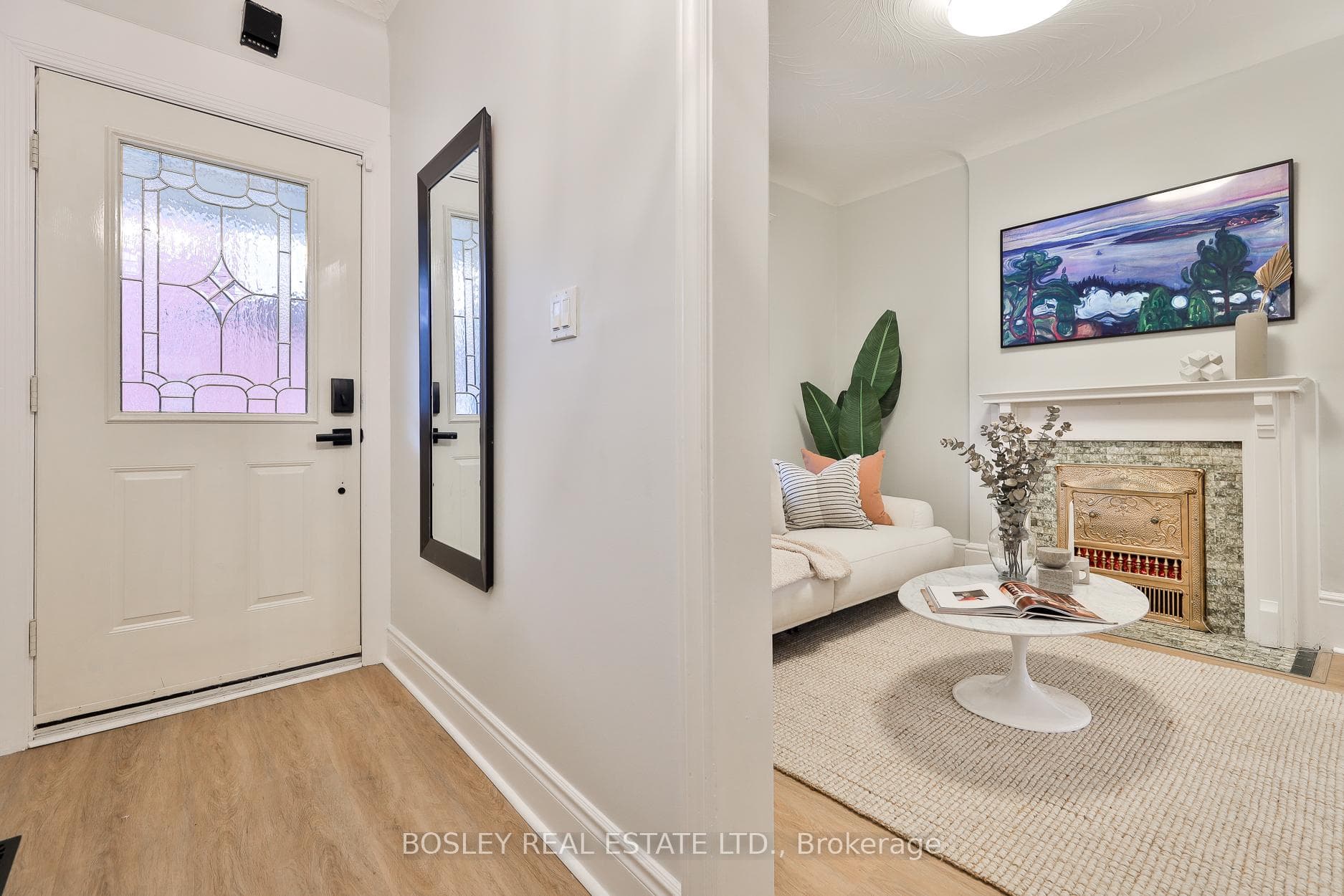 44 Mackenzie Crescent photo 4