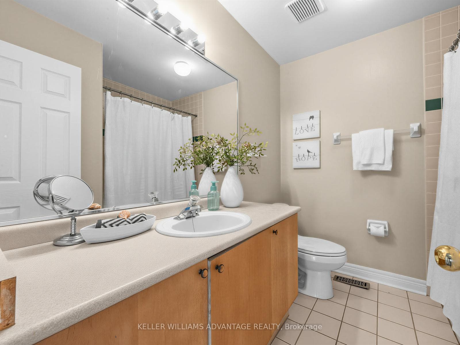 98 Coalport Drive photo 25