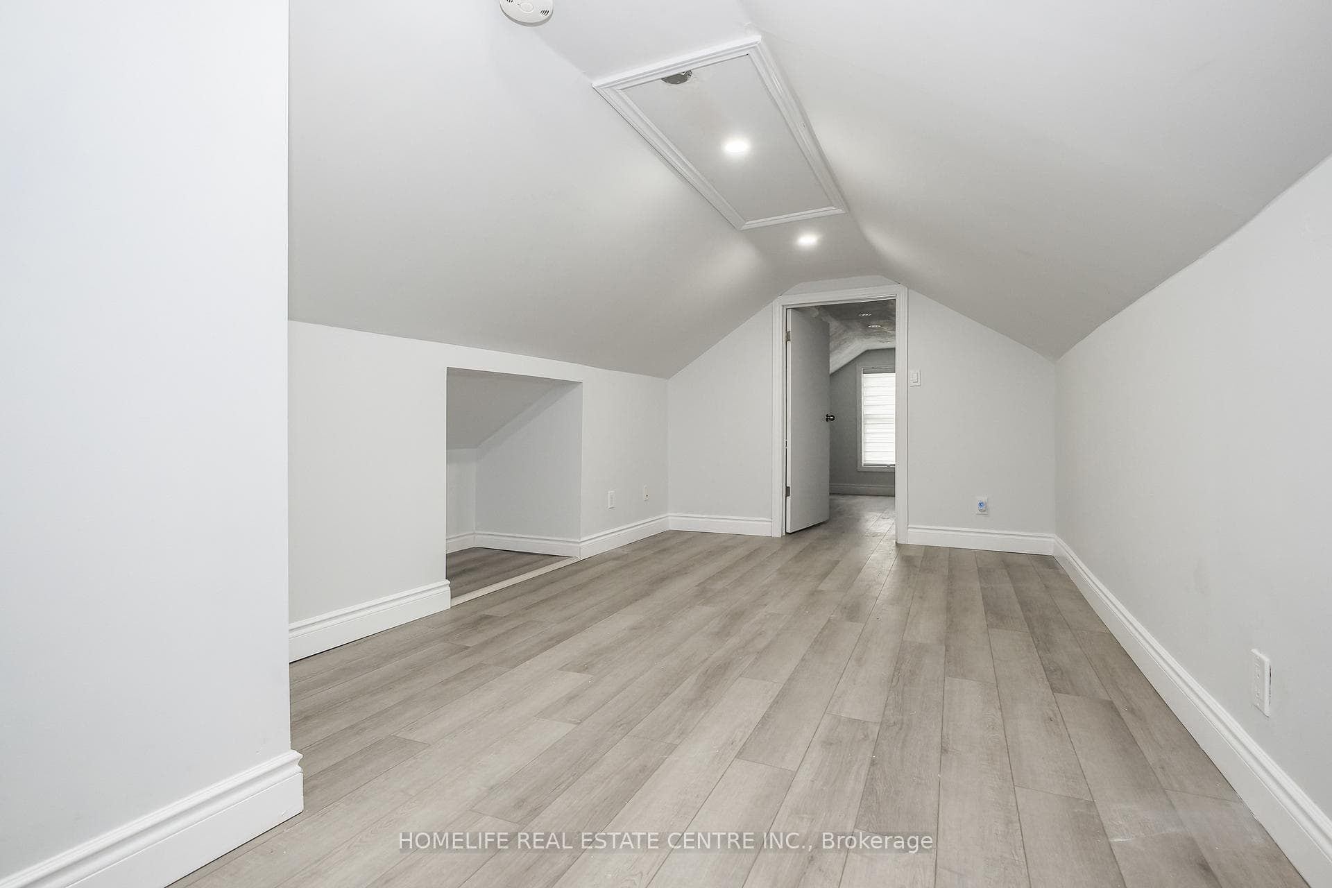 1004 Oak Street photo 17