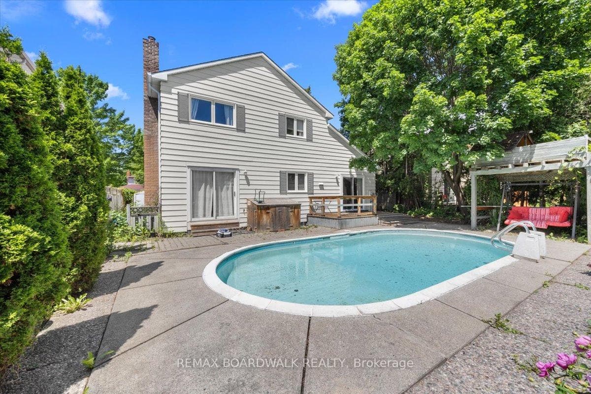 13 Pommel Crescent photo 40
