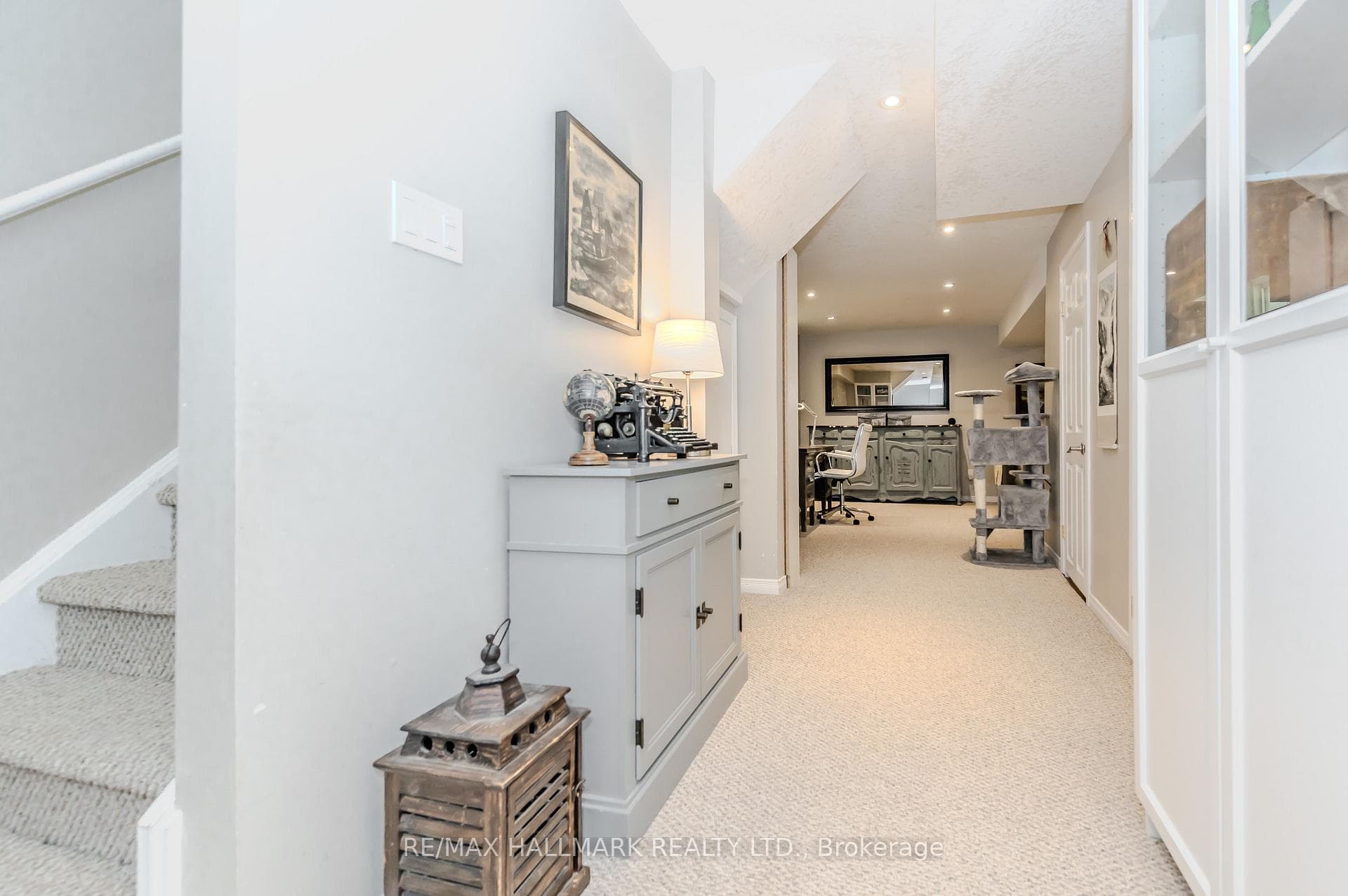 71 Newport Drive photo 29