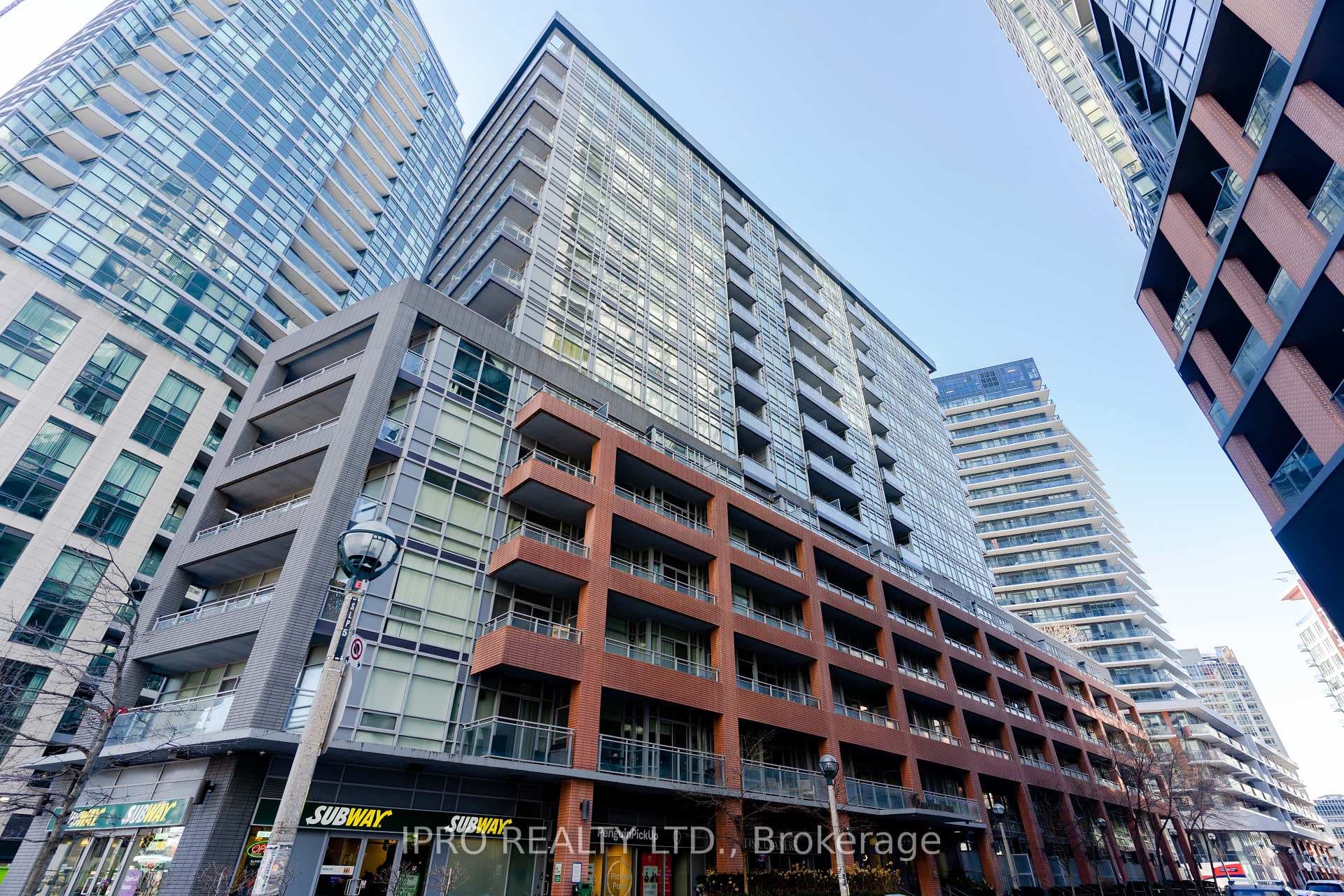 15 Bruyeres Mews Unit 414 photo 1