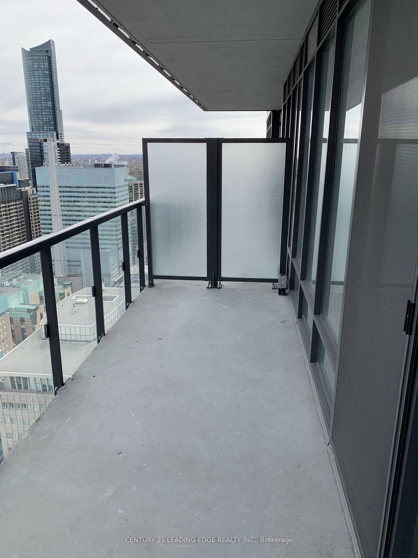 488 University Avenue Unit 3301 photo 14