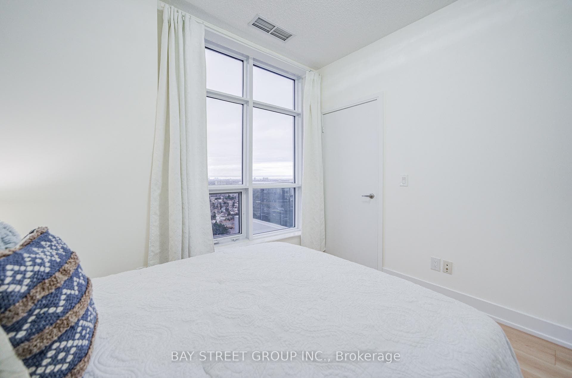 151 Village Green Square Unit Ph3 photo 27