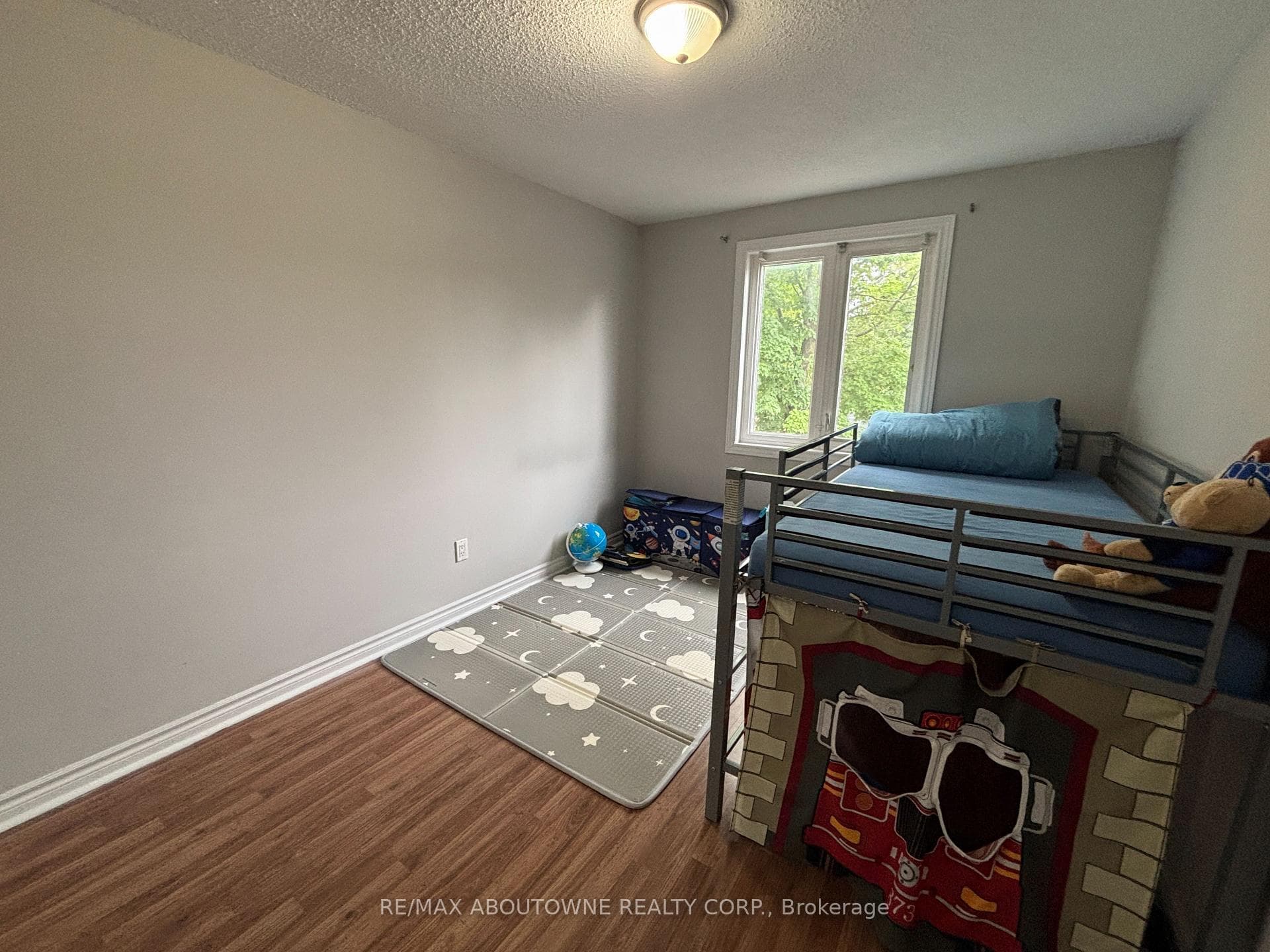 3072 Patrick Crescent photo 16