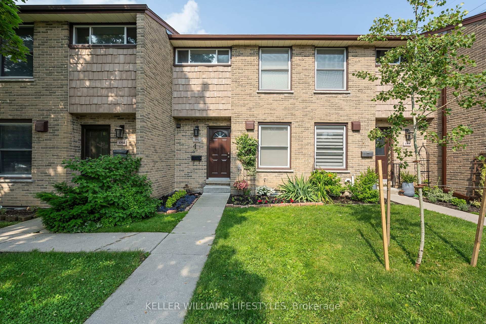 642 Wonderland Road Unit 56 photo 2