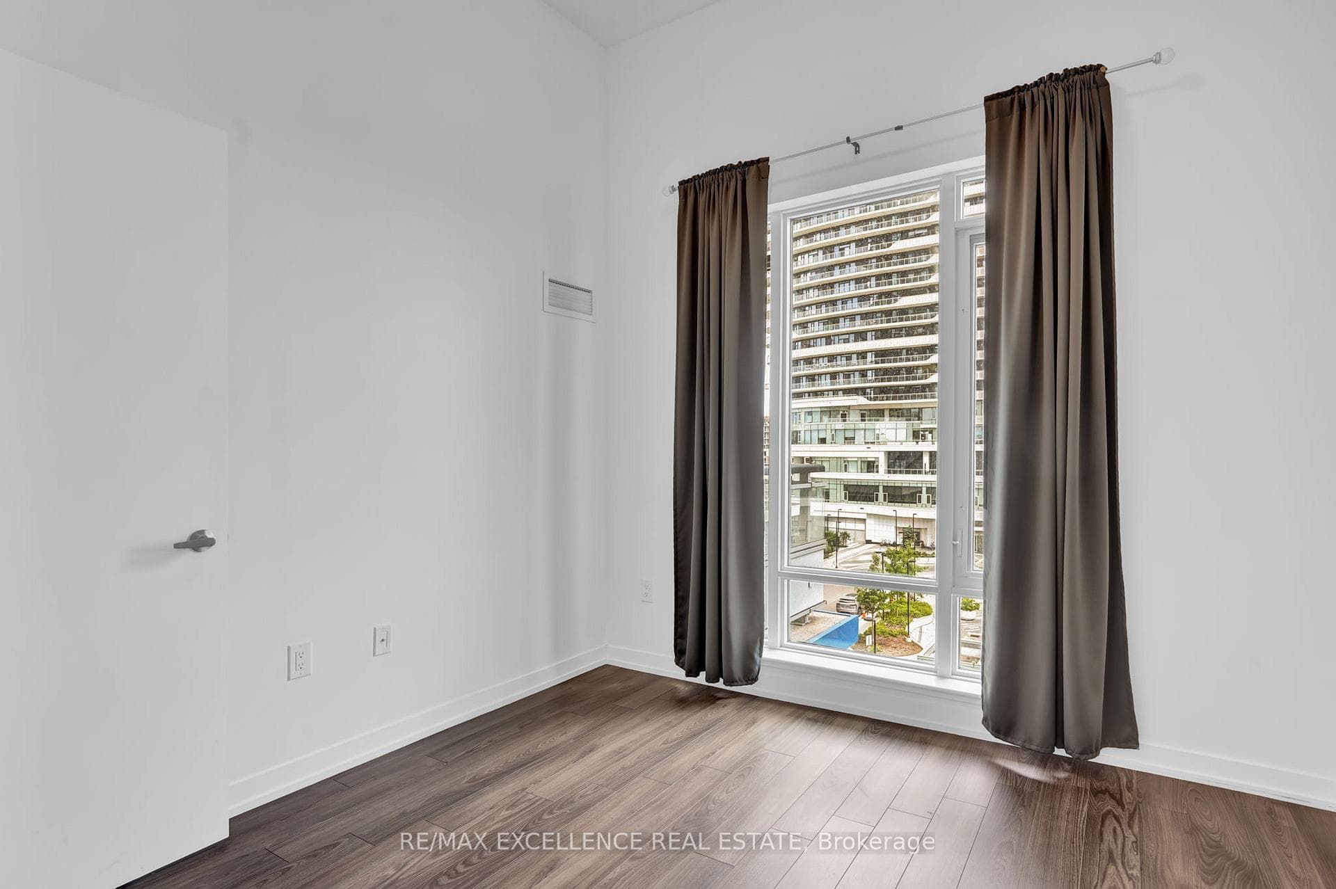 2560 Eglinton Avenue Unit 509 photo 15