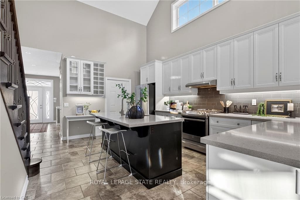 27 Black Walnut Crescent photo 12