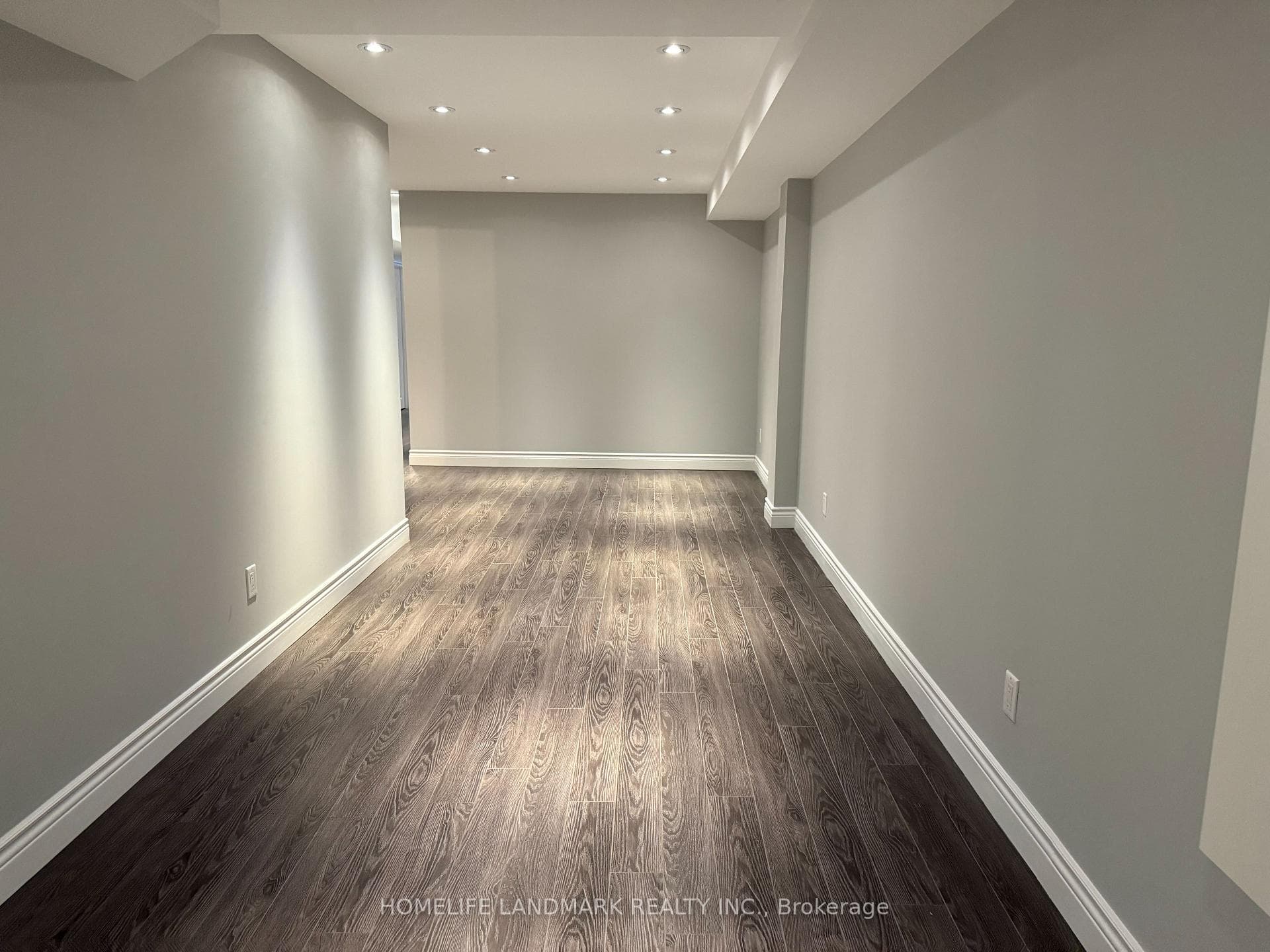 325 Bathurst Glen Drive Unit Lower photo 10