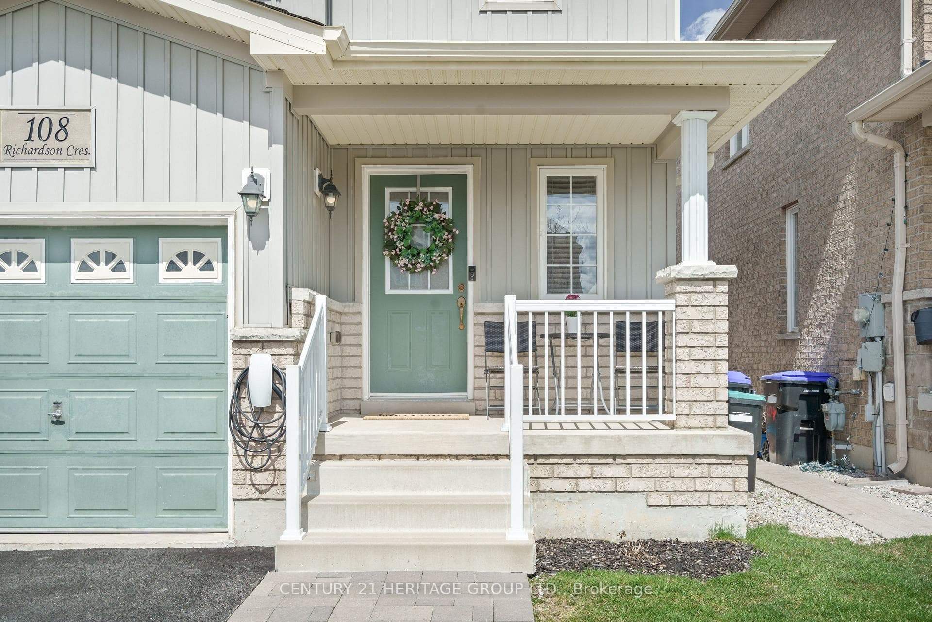 108 Richardson Crescent photo 2