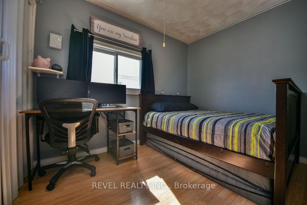 2 Rovie Avenue photo 17