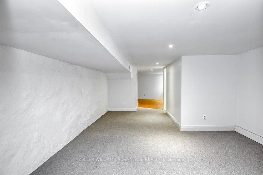 325 Perth Avenue Unit Lower photo 18
