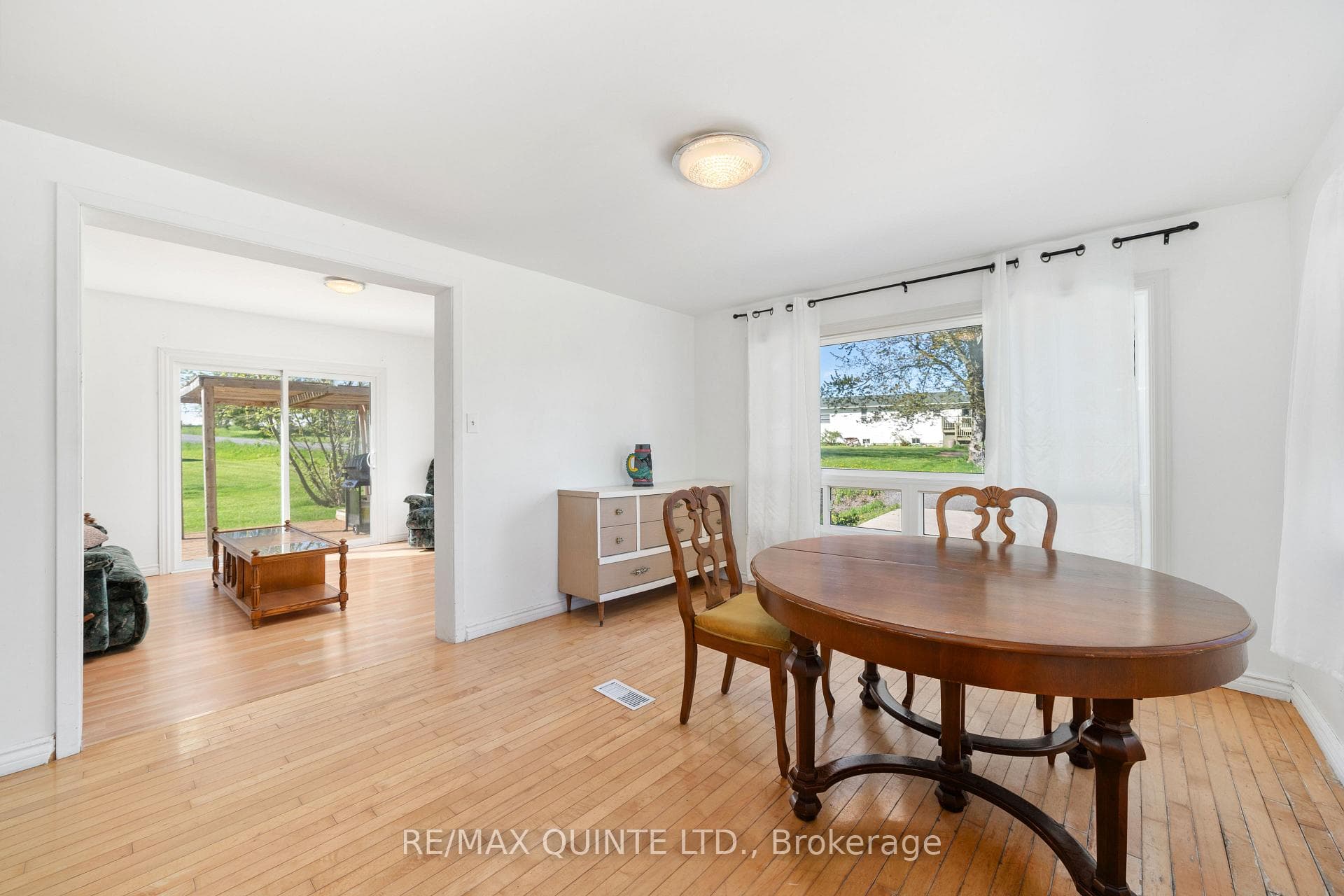 21 MOORE Avenue photo 4