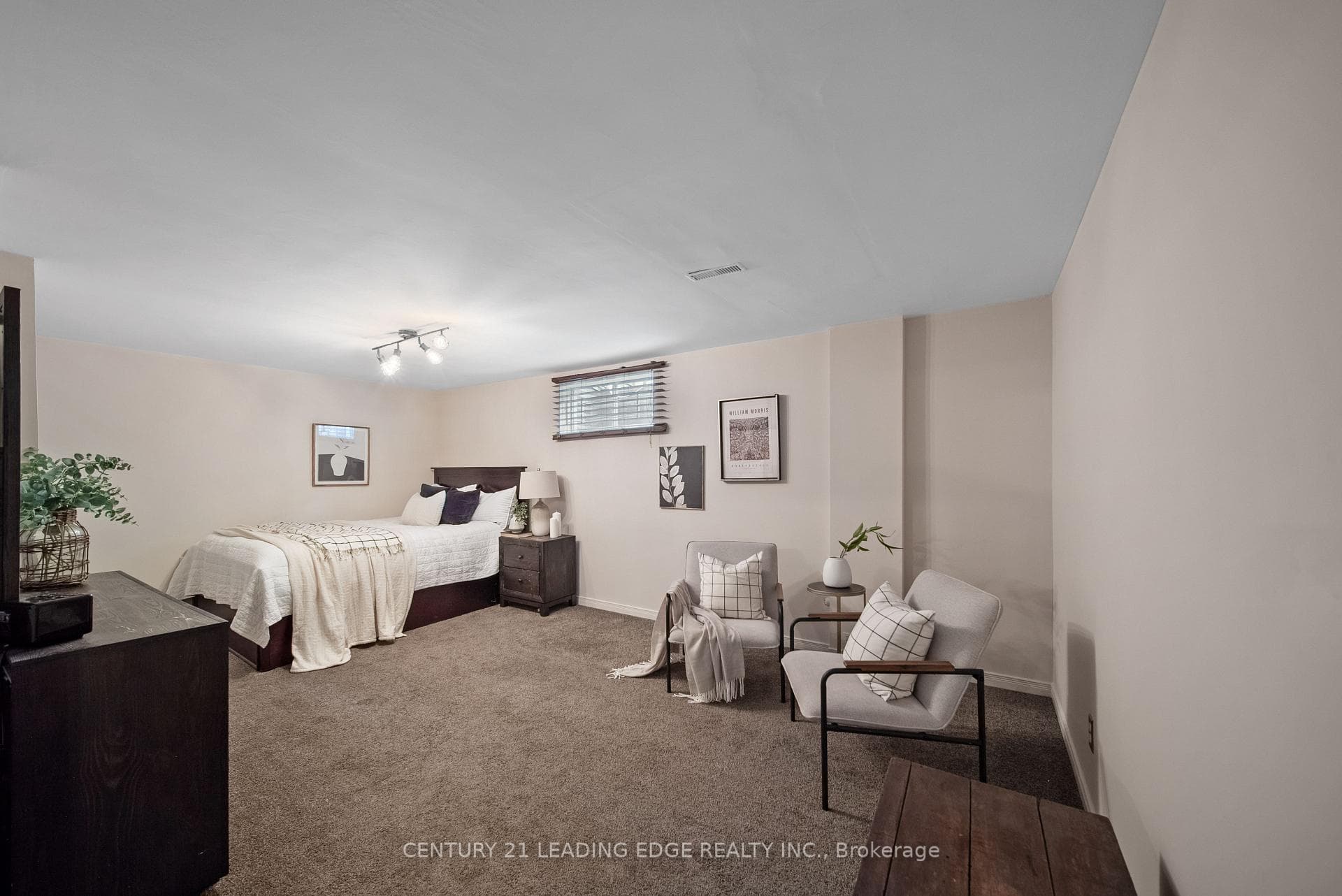 135 Aspen Crescent photo 33