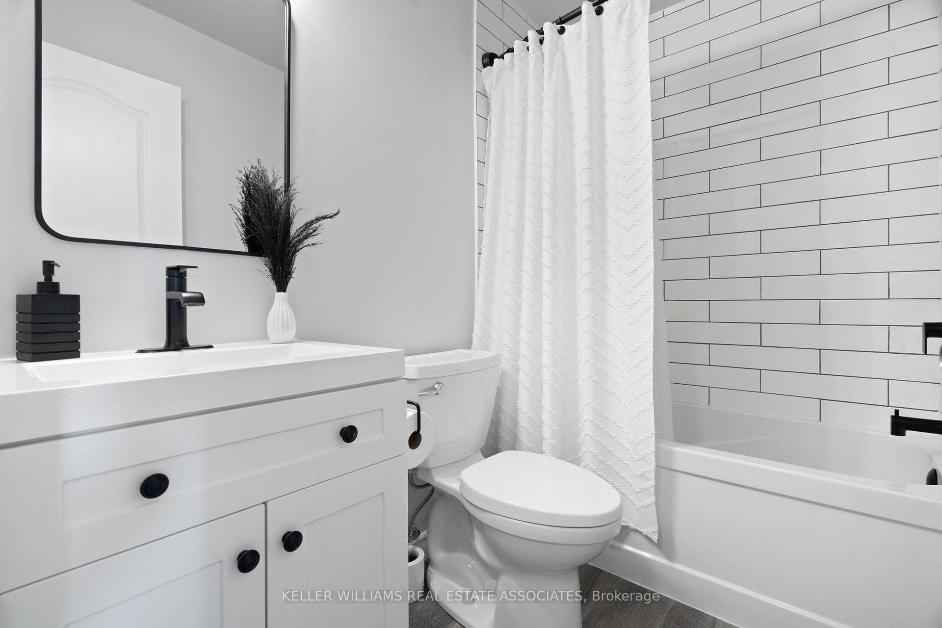 152 Richfield Square photo 21