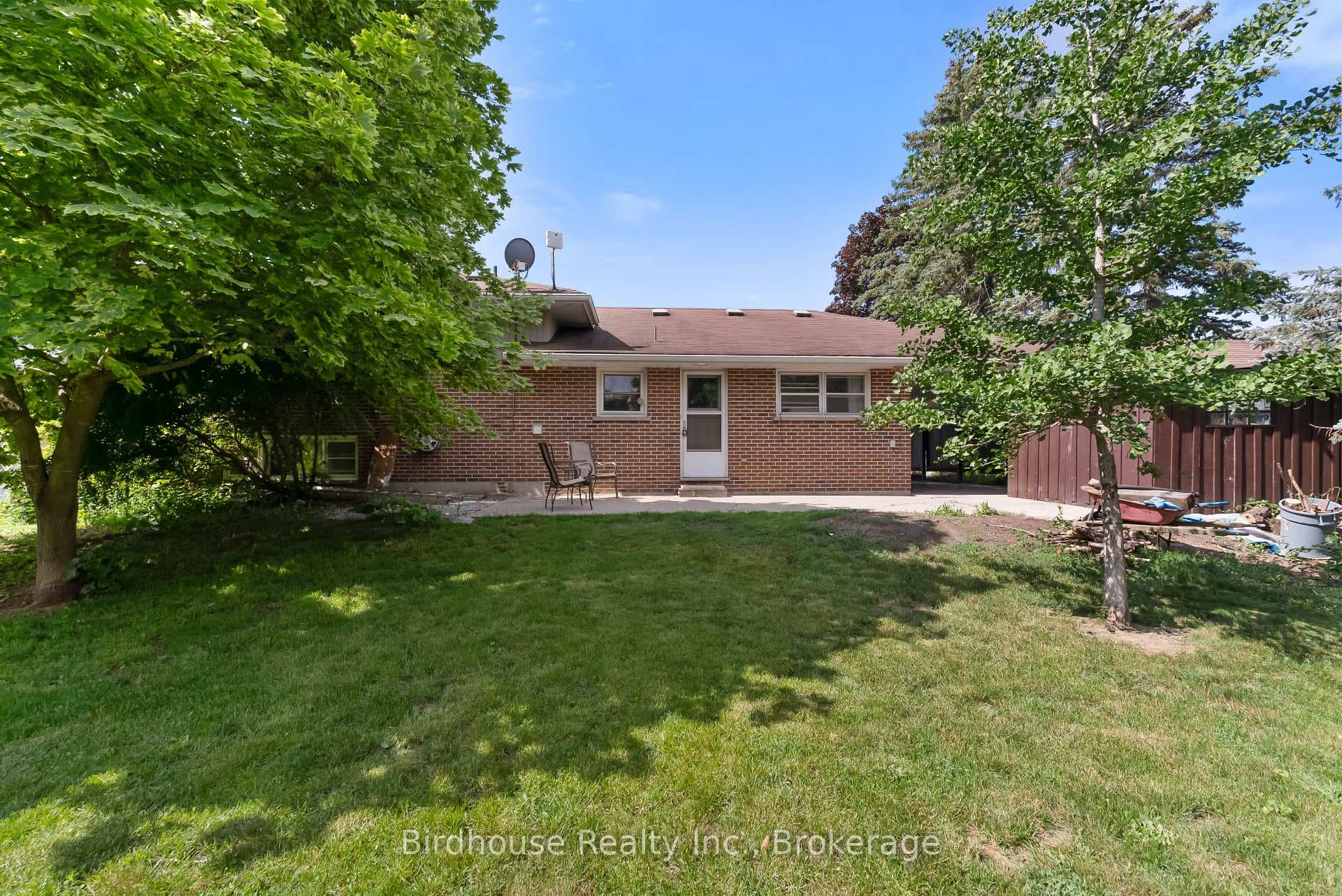 168 Adelaide Street photo 45