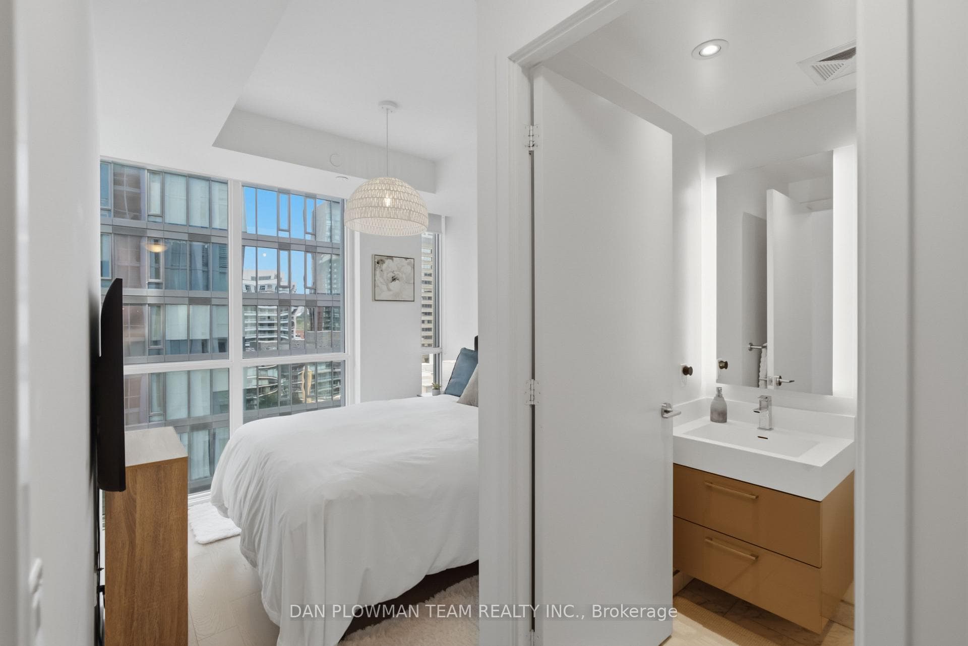 1 Yorkville Avenue Unit 901 photo 15