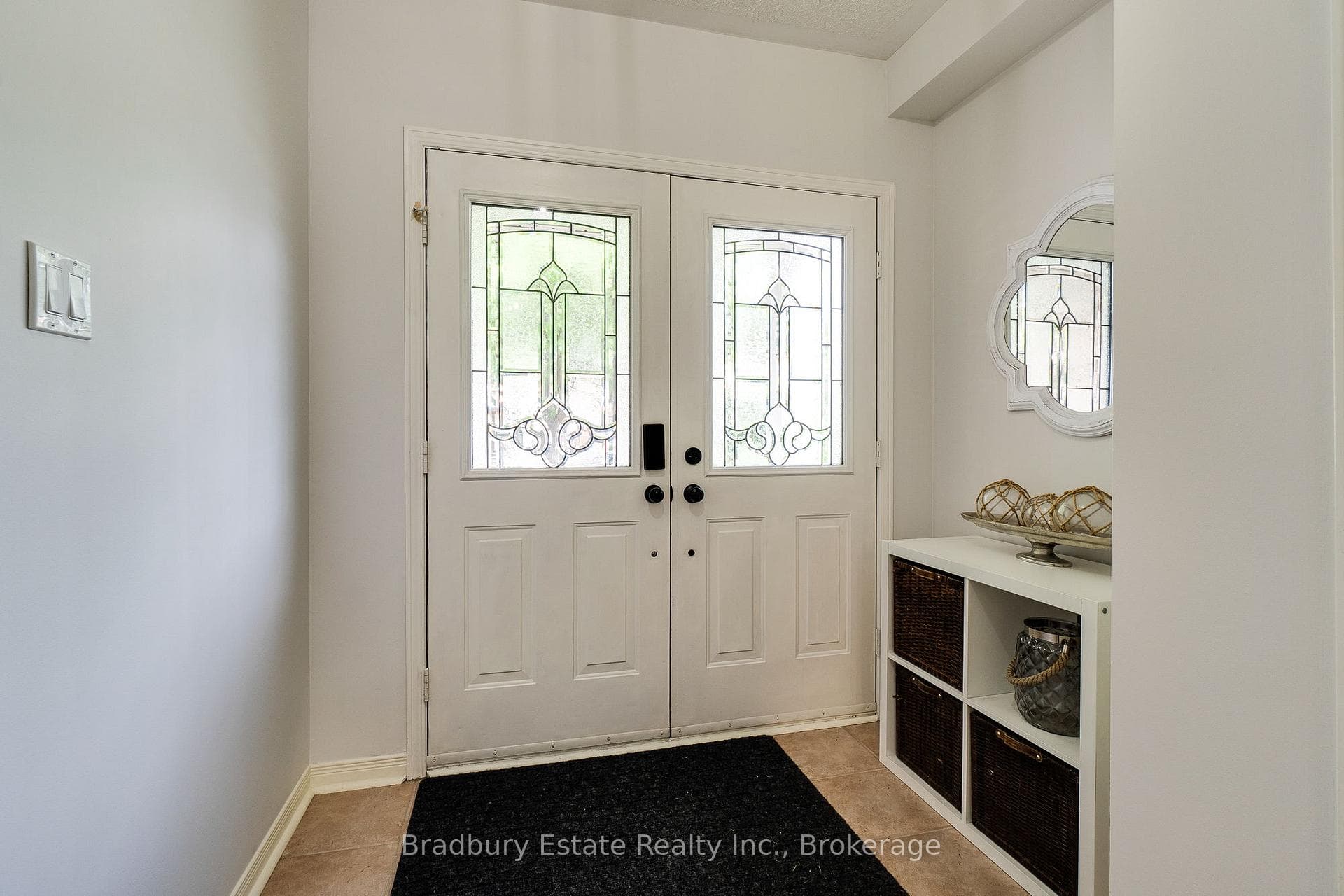 5186 Thornburn Drive photo 3