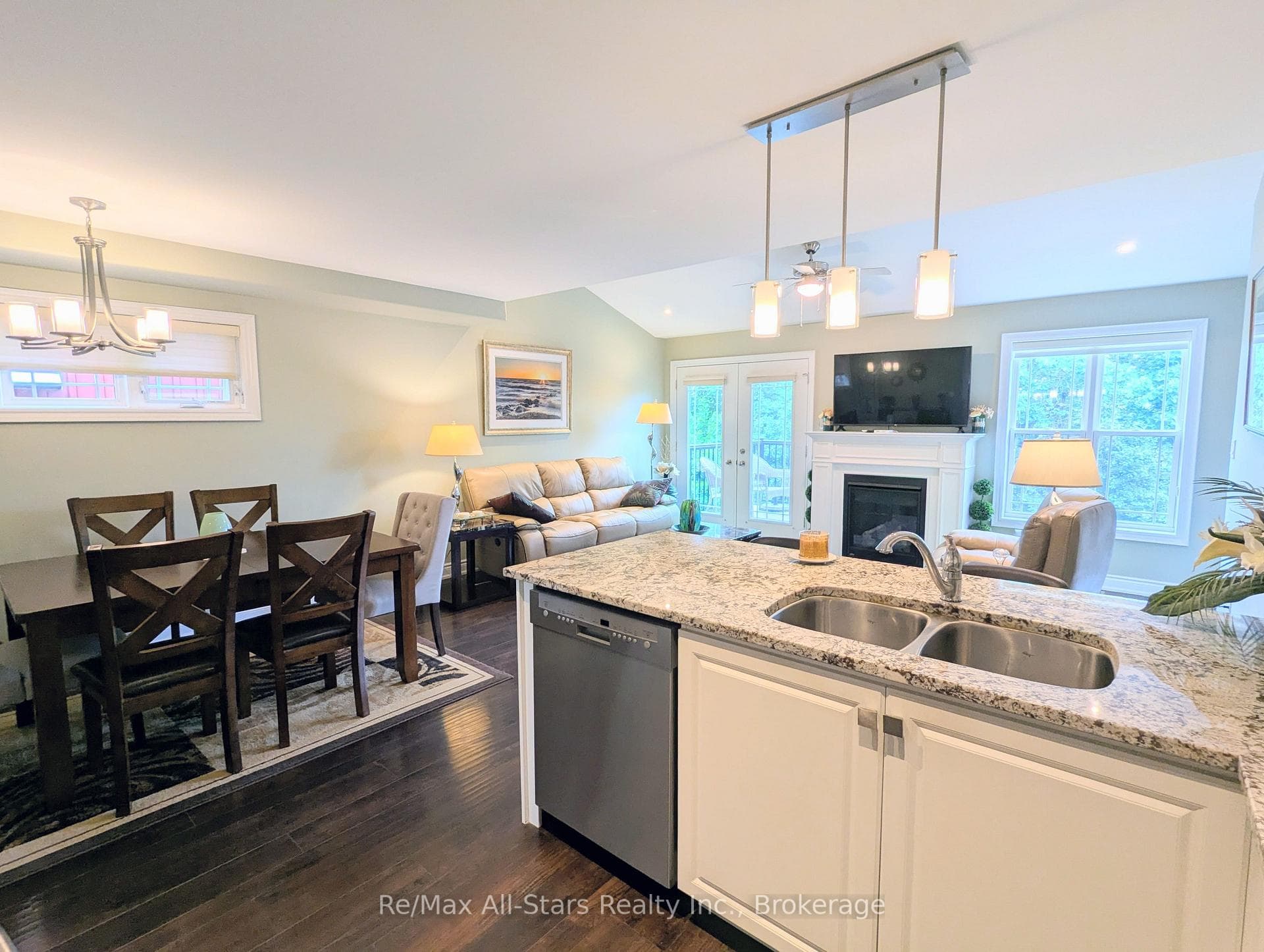 553 Grange Way photo 11