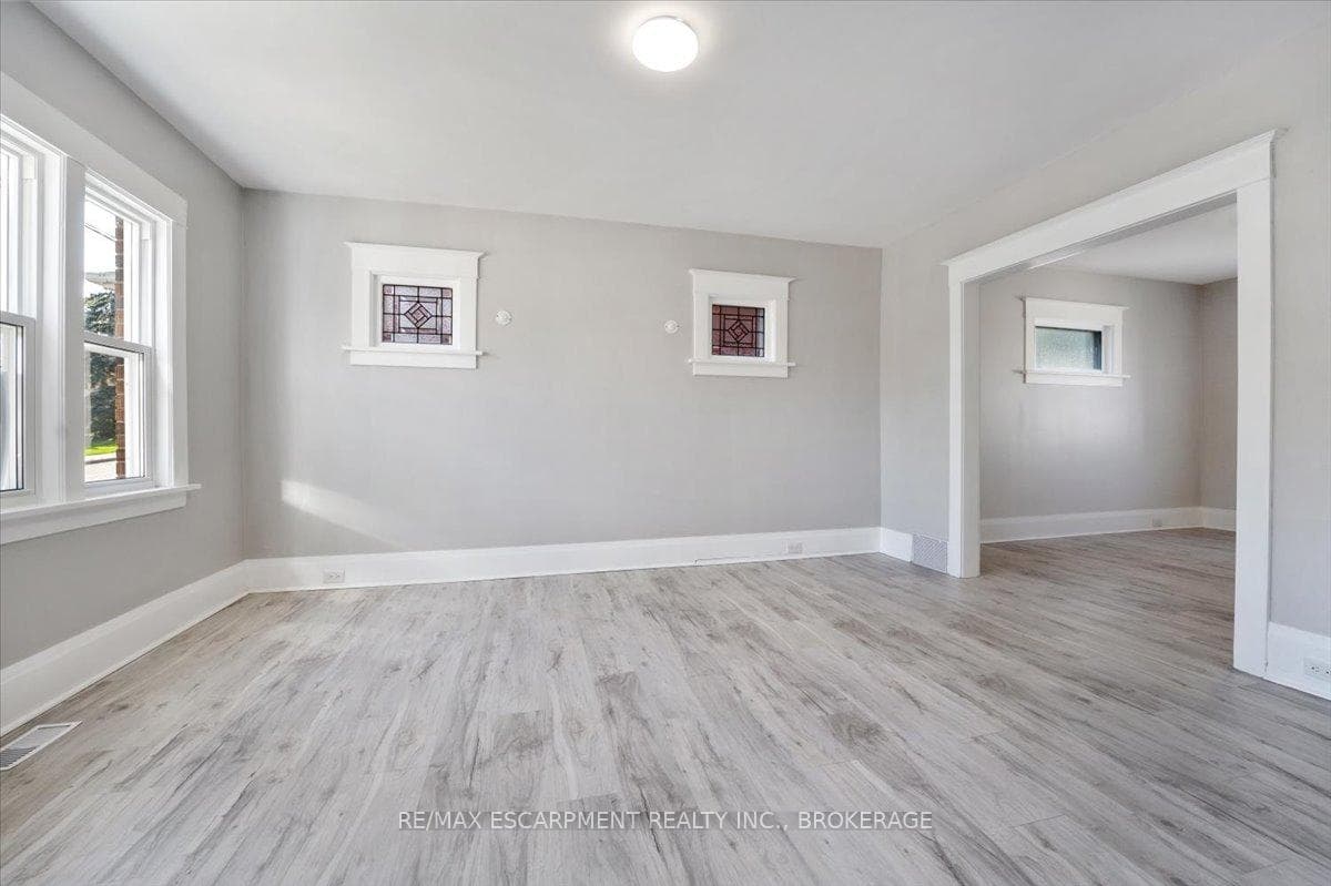3 Carleton Street Unit Main photo 4