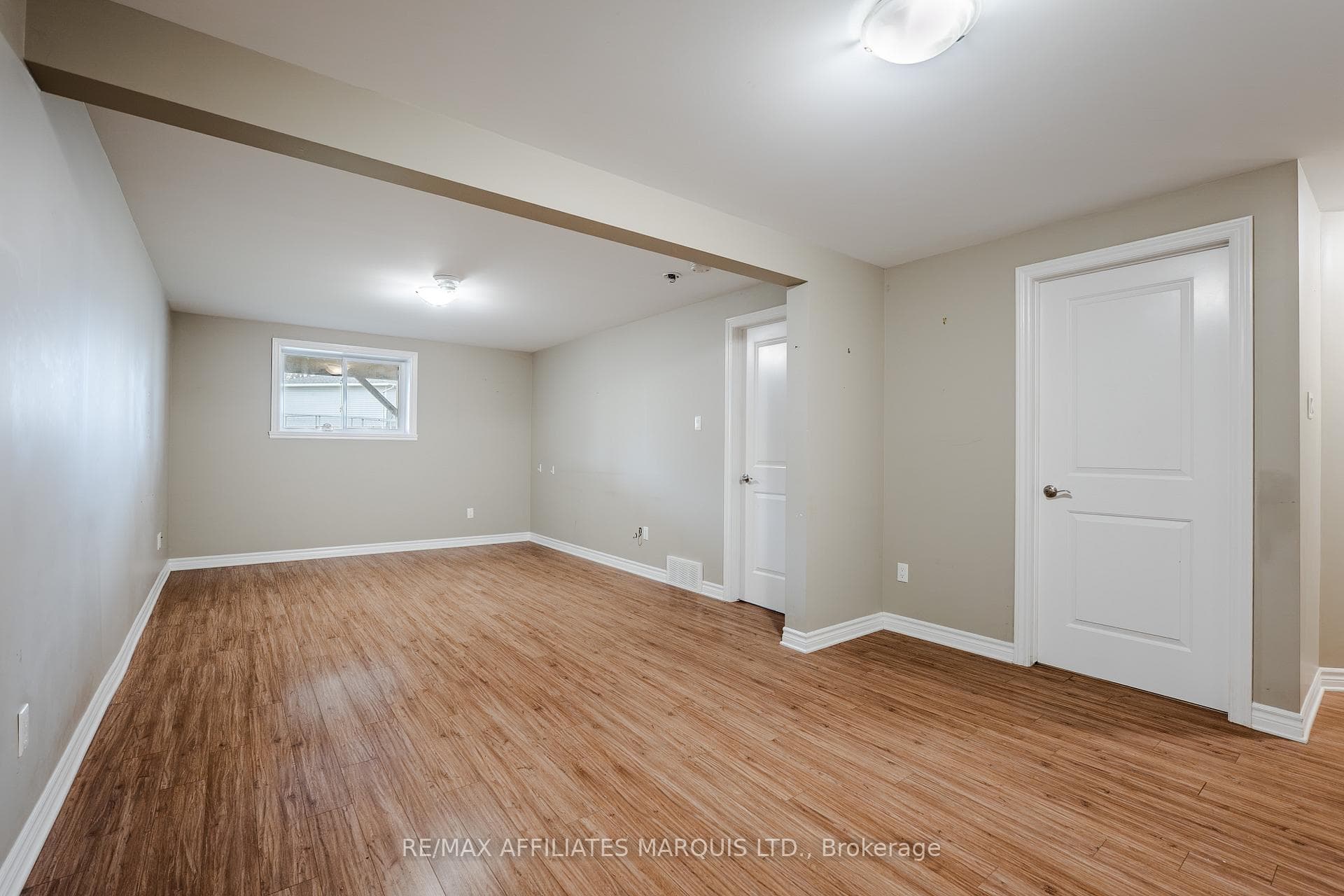 660 Hamilton Crescent photo 27