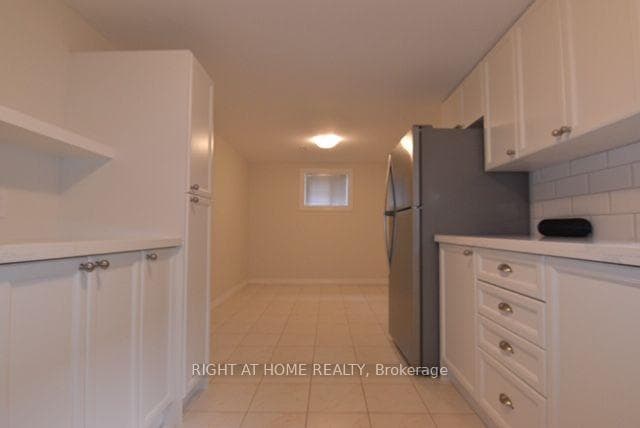 9 Elnathan Crescent Unit Bsmt photo 7